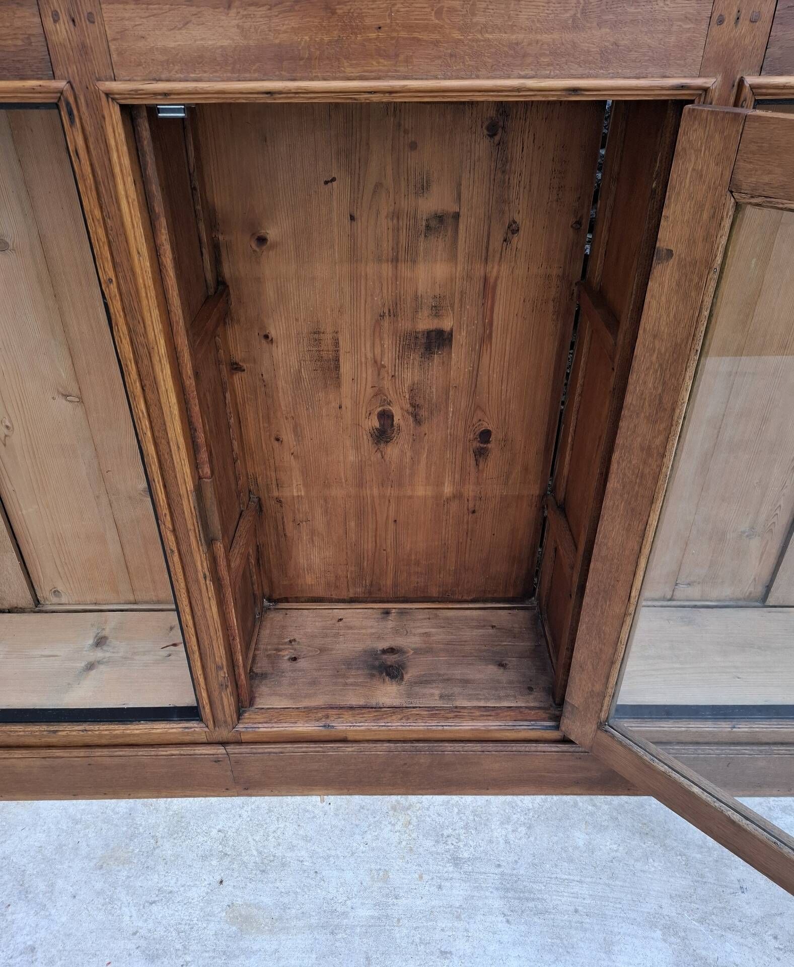 Oak display cabinet 237 cm