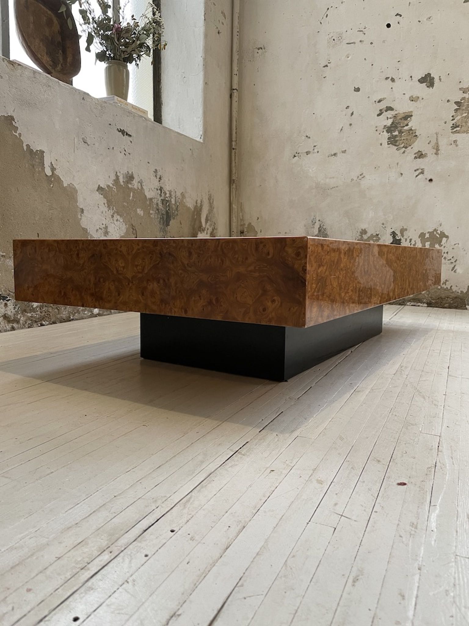 Table basse italienne laque loupe d’orme