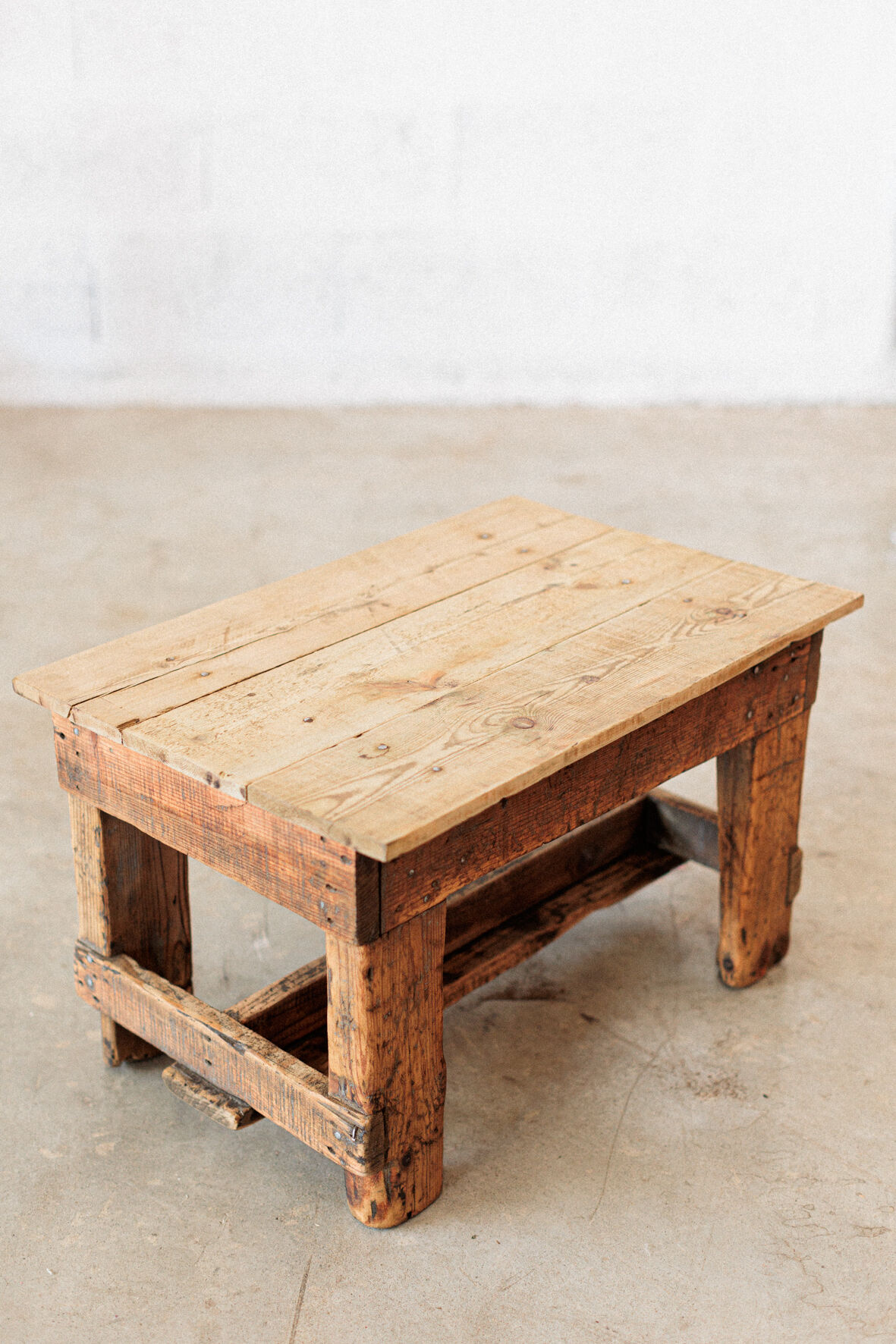 Wooden coffee table "Azalea"