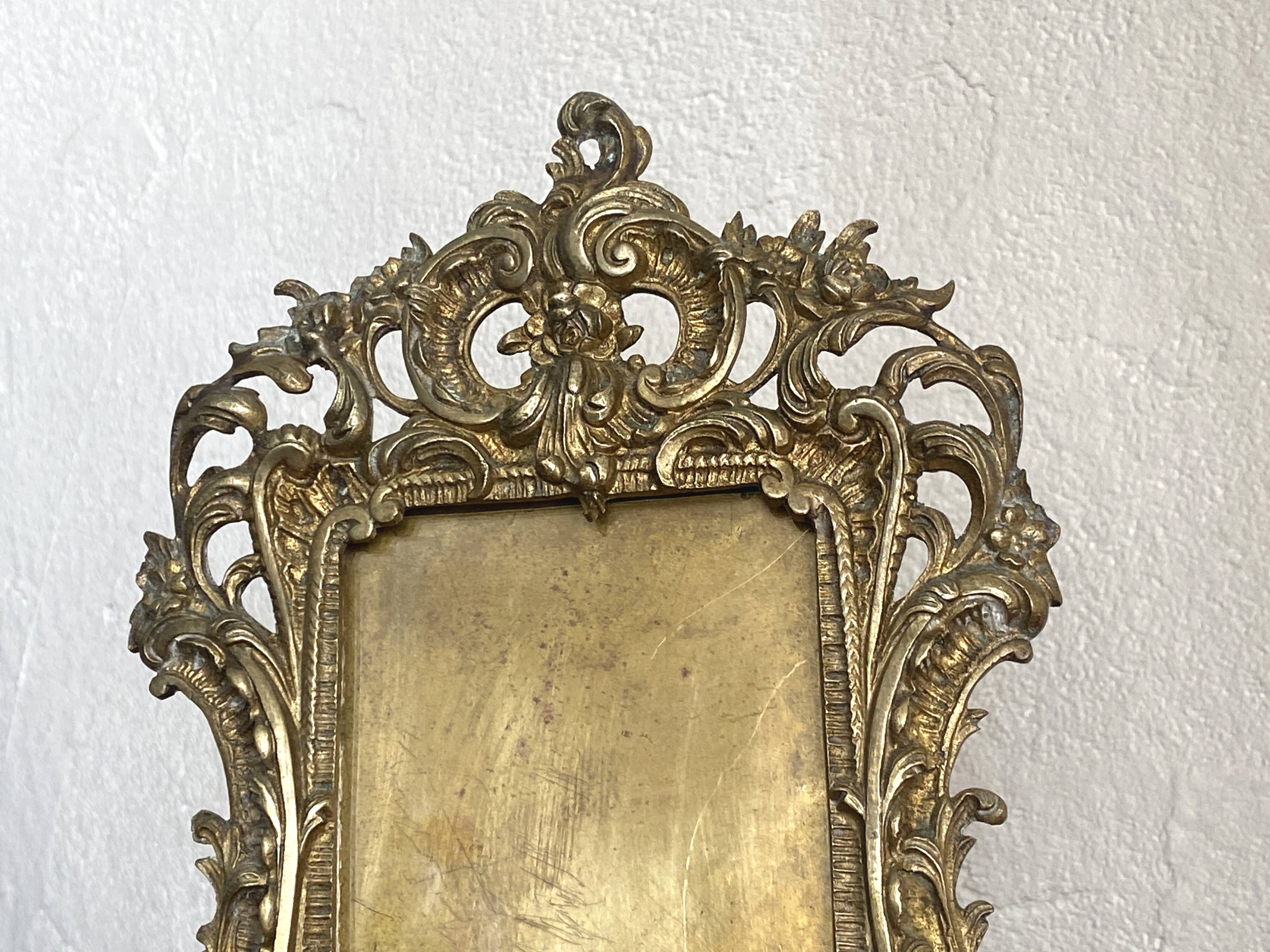 Large rocaille photo frame in gilded bronze Louis XV style with foliage - 19th century