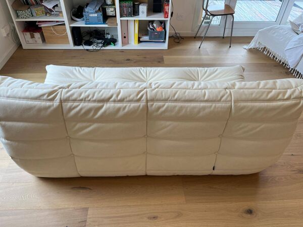 Canapé 3 places Togo Ligne Roset en Alcantara coloris Eggshell