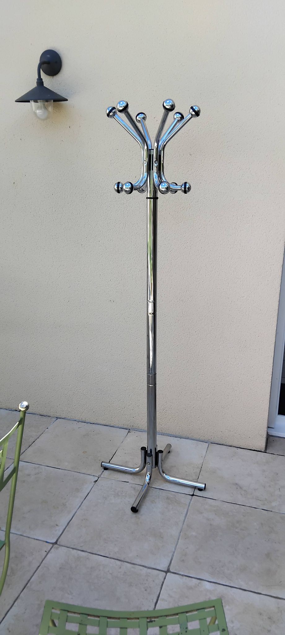 Vintage chrome coat rack parrot design from the 70s and 80s.