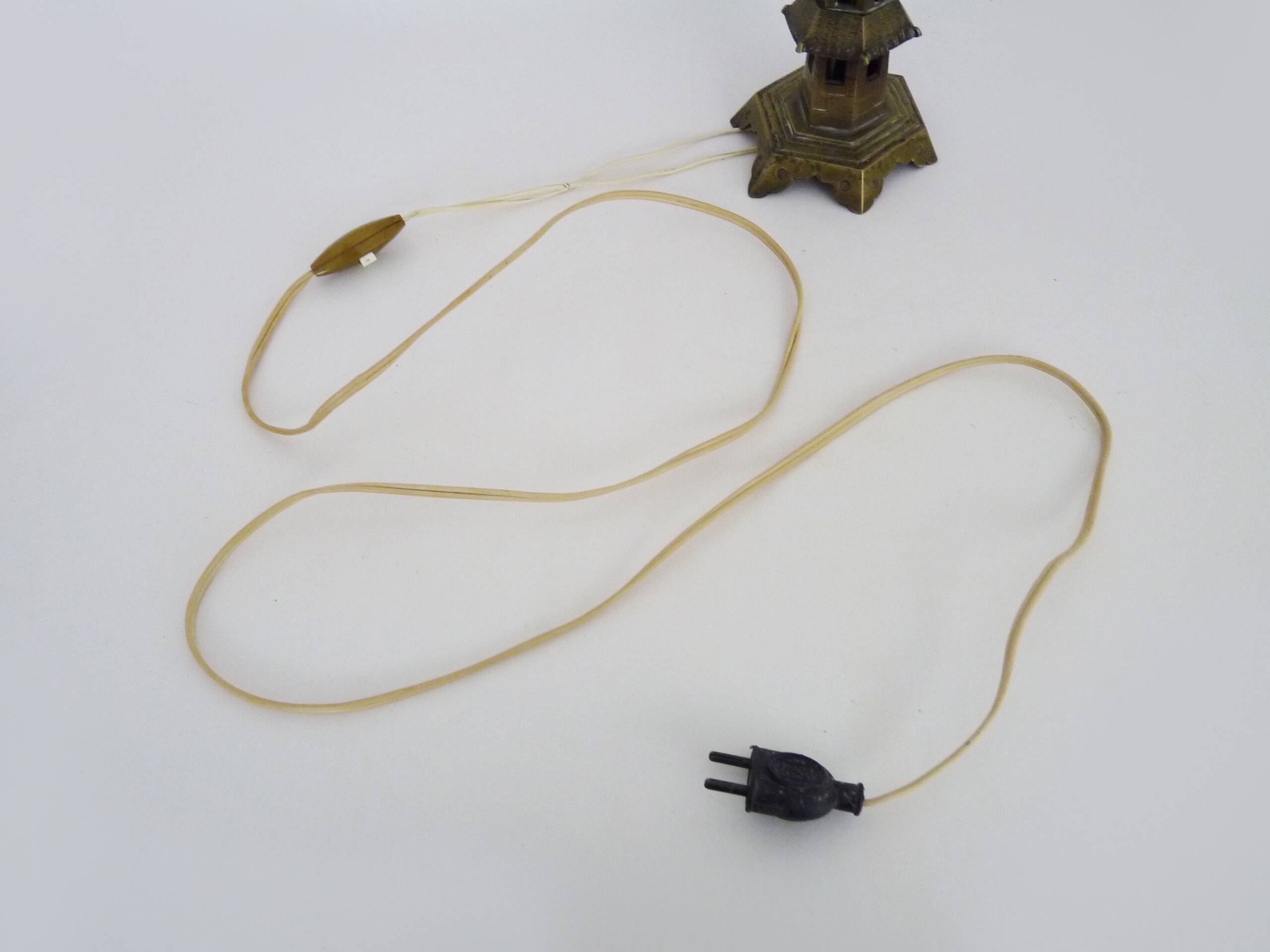 Chinese hexagonal bronze Pagoda table lamp from the 1950s