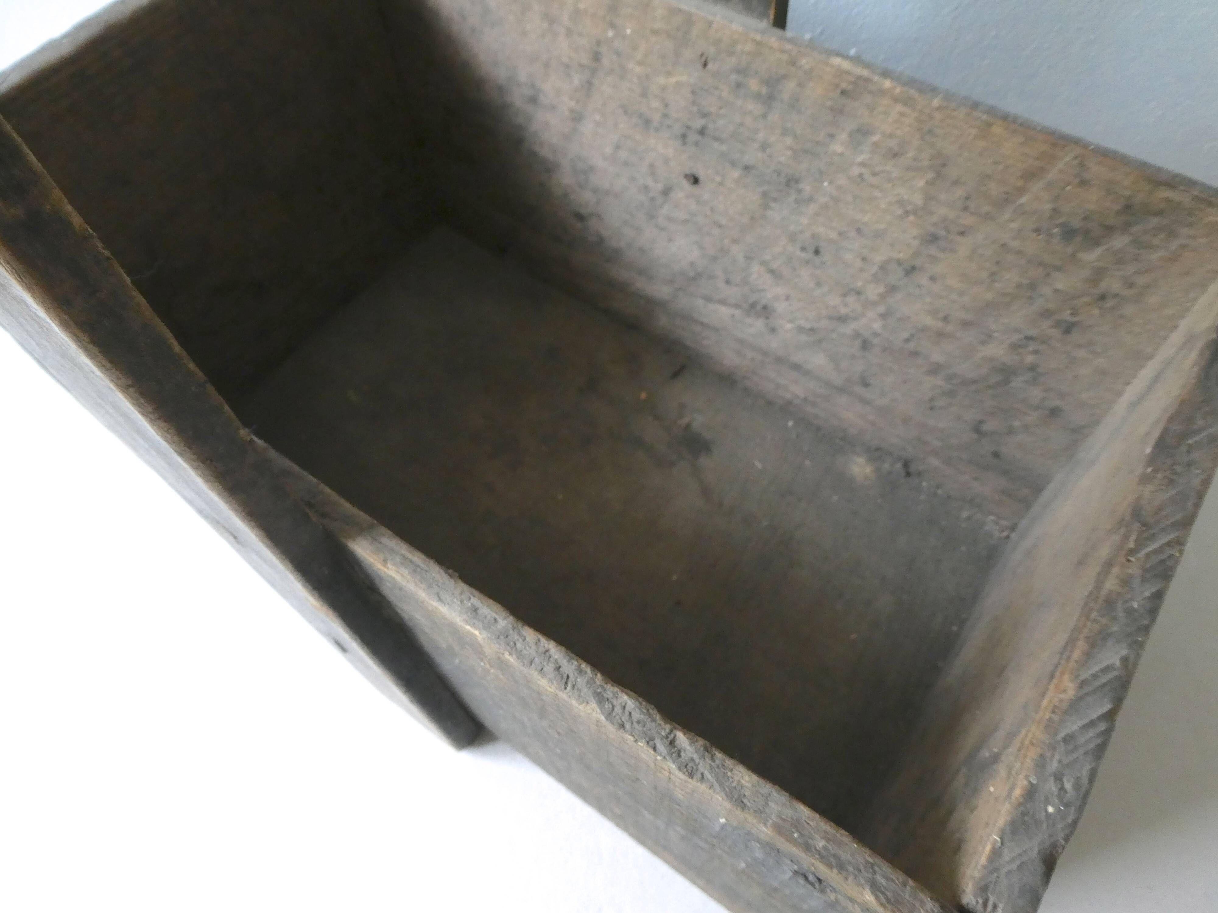 Raw wood horticulturer basket, black patina