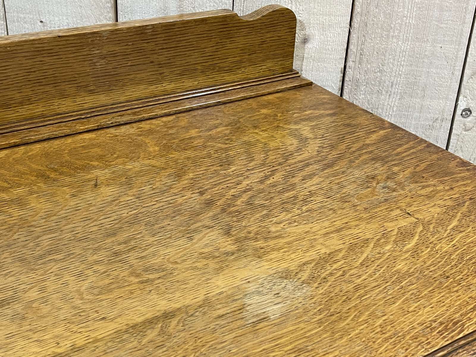 Commode anglaise en chêne des années 1930