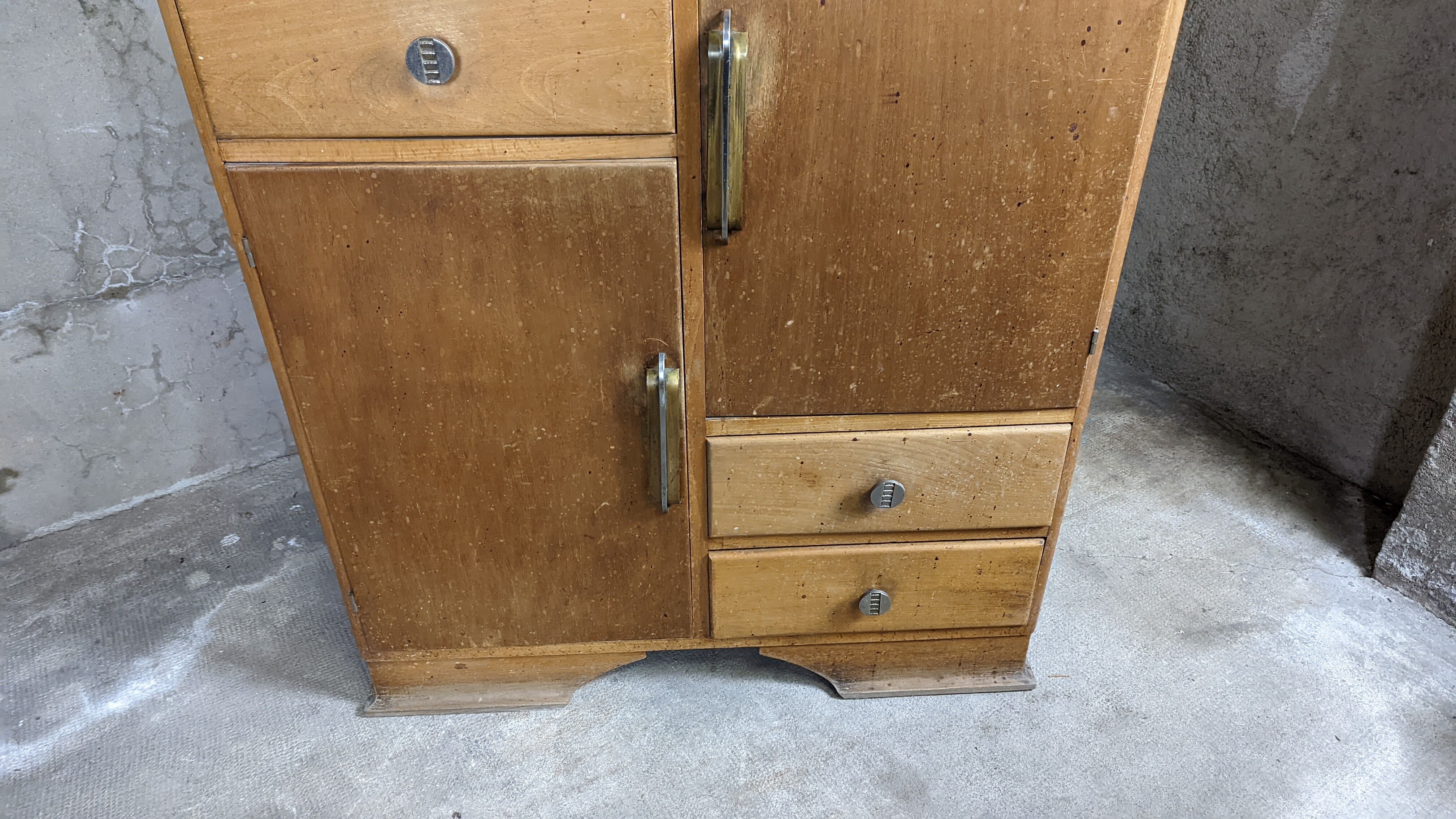 Vintage design chest of drawers