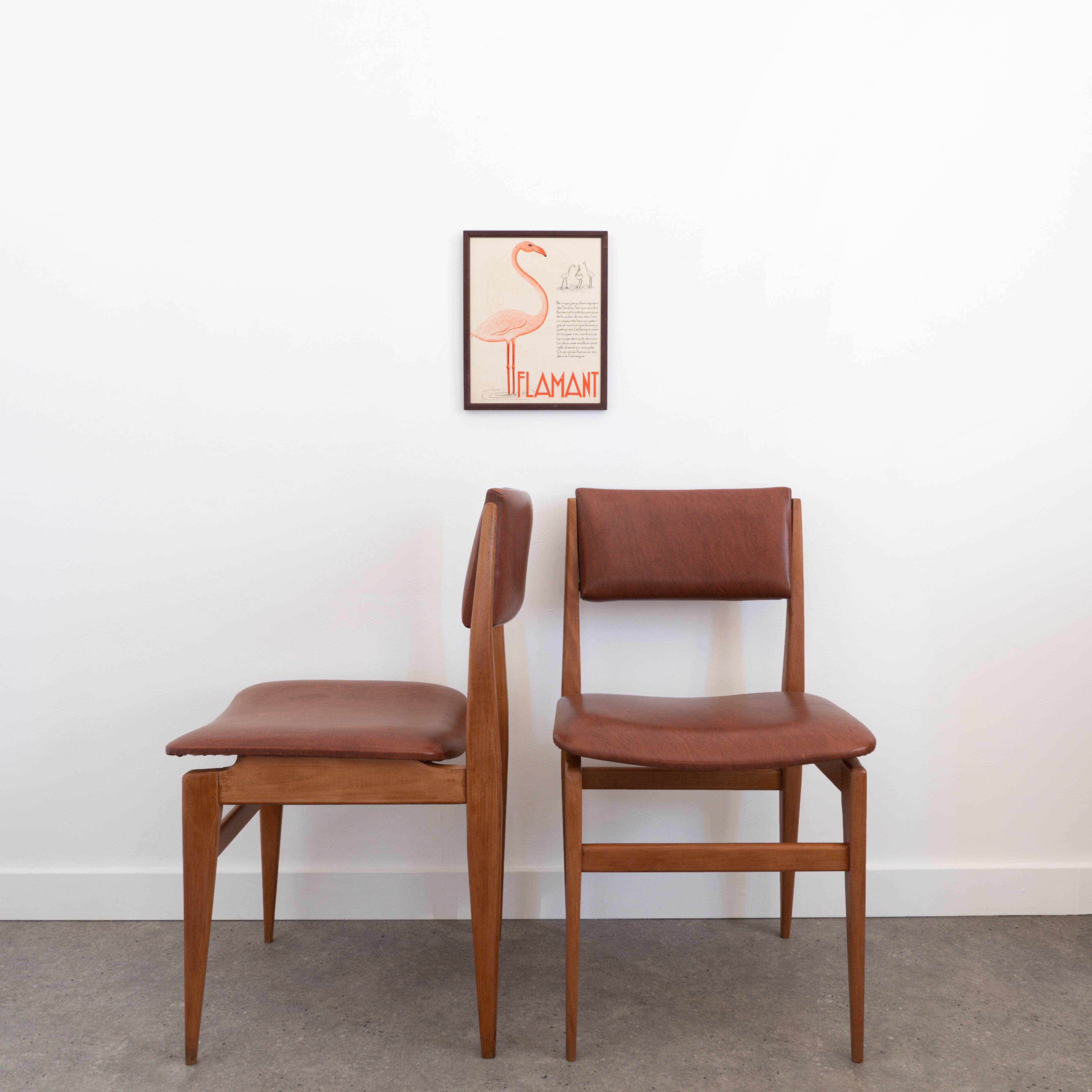 Pair of chairs in wood and brown skaï
