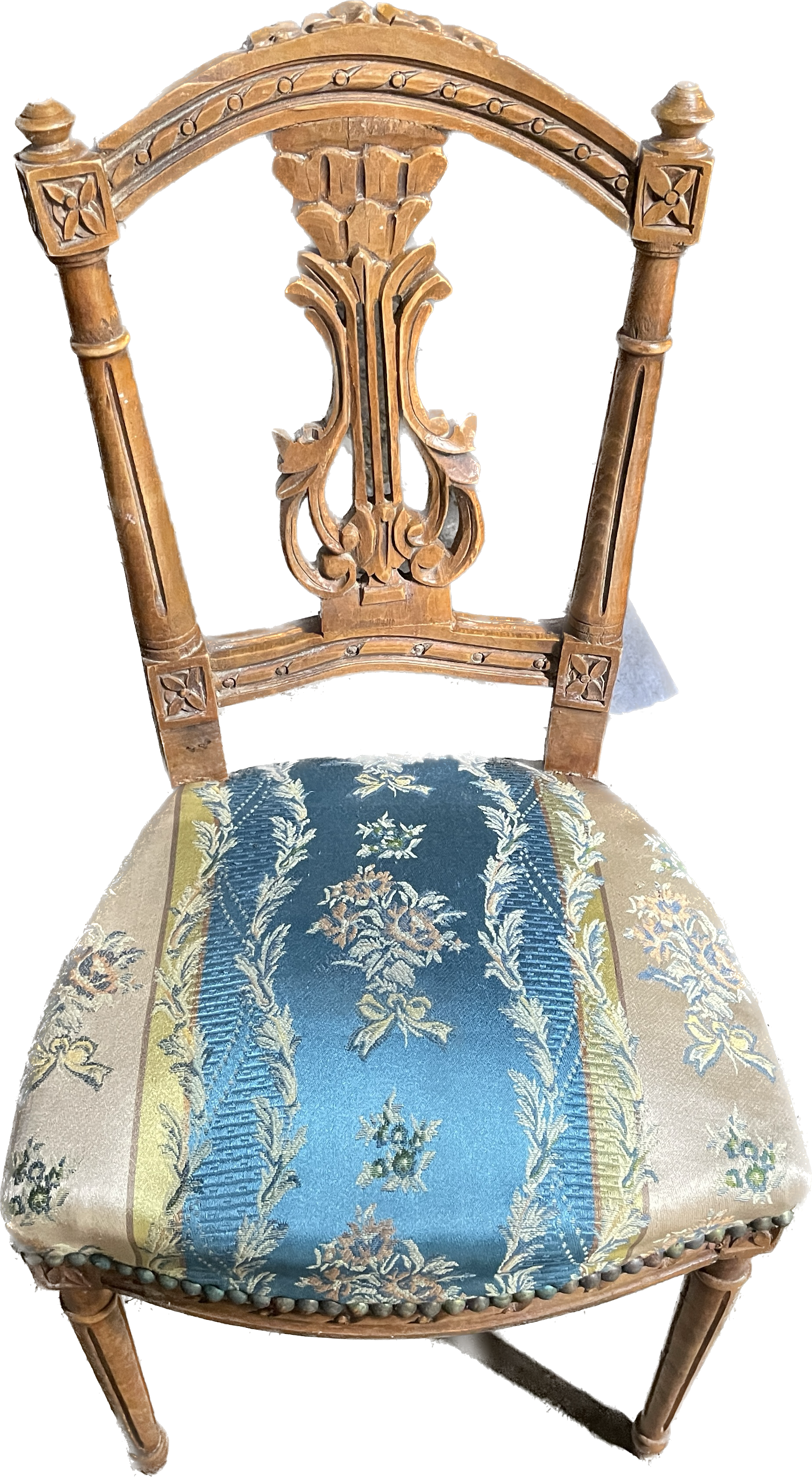 Chaise en bois sculpté
