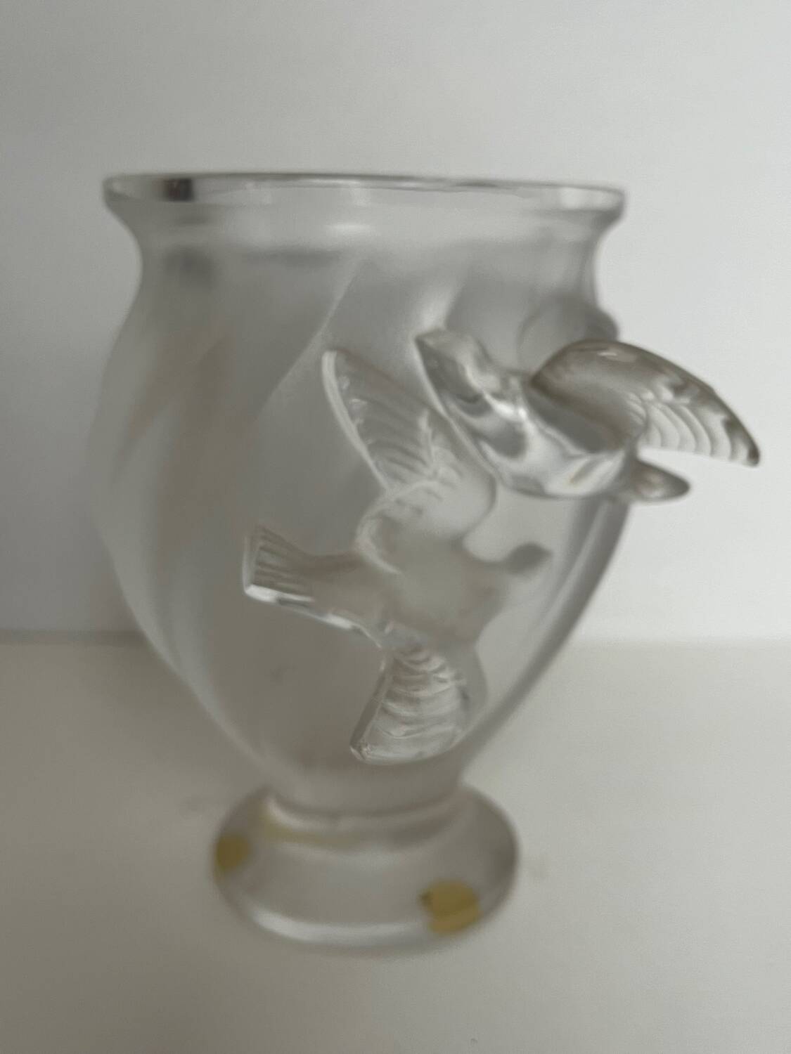 Vase en cristal dépoli Lalique