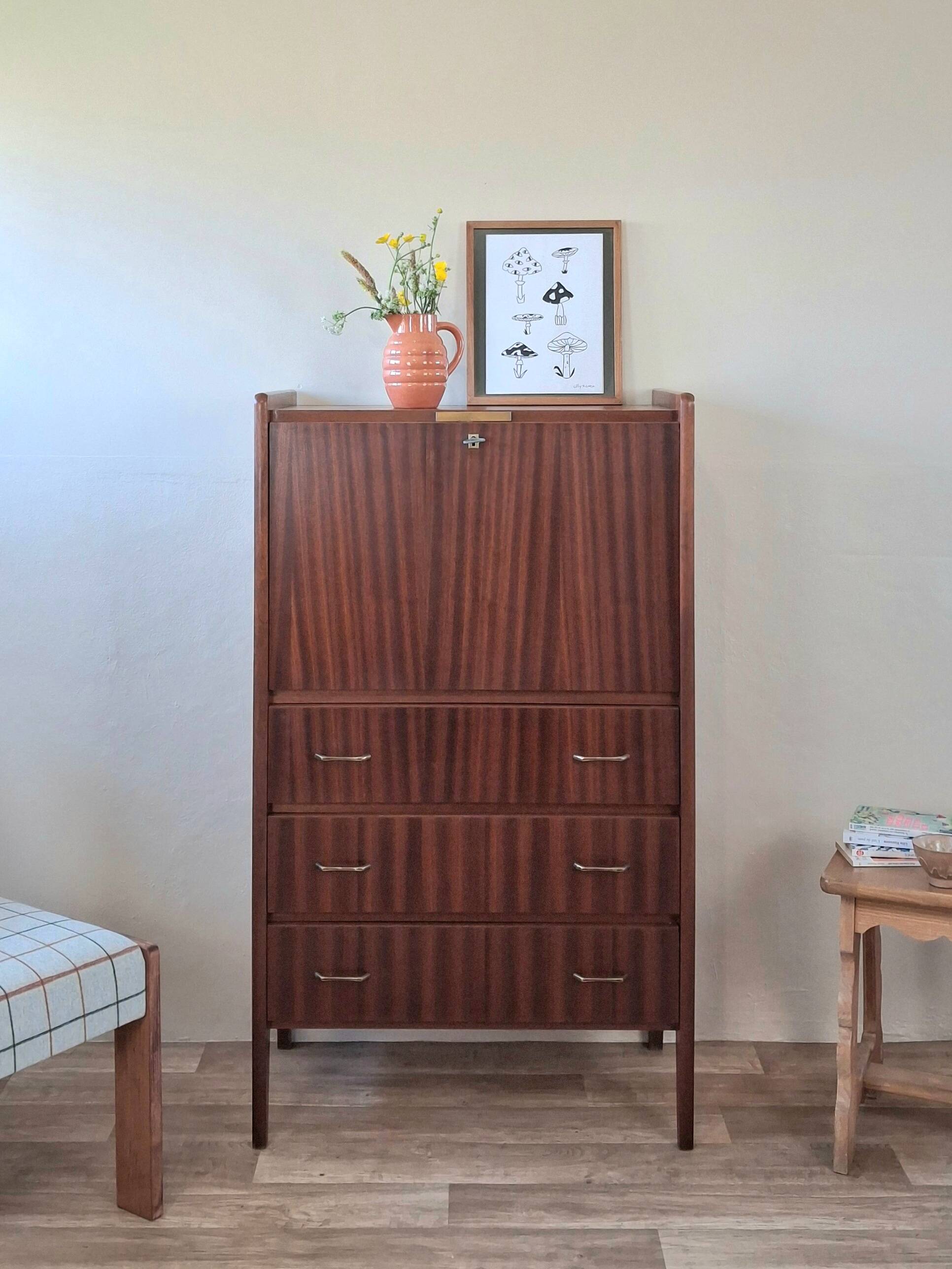 Scandinavian secretary