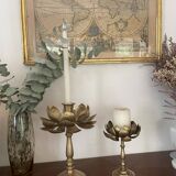 Set de deux anciens bougeoirs fleurs de lotus en laiton