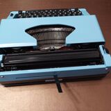 Machine à écrire Olympia Standard bleue pastel vintage révisée