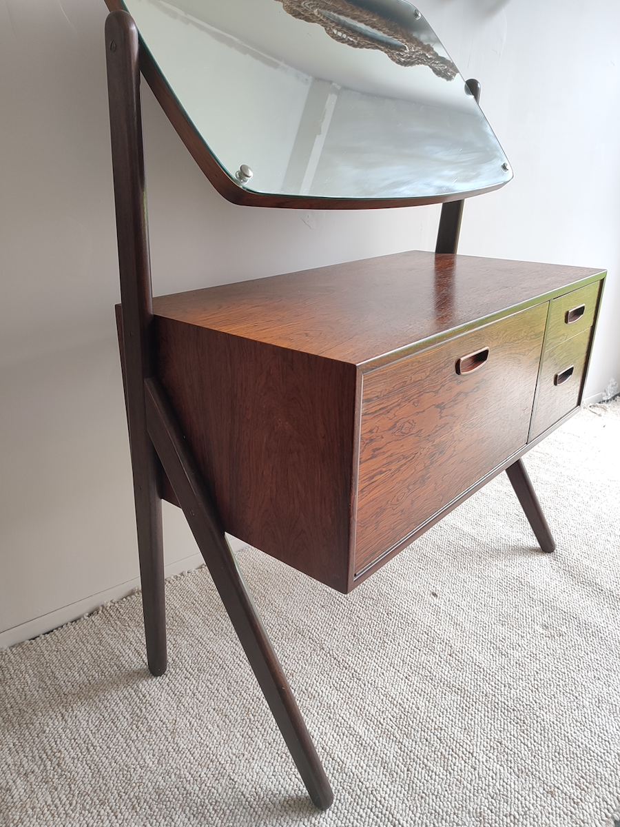 Scandinavian hairdresser 60s