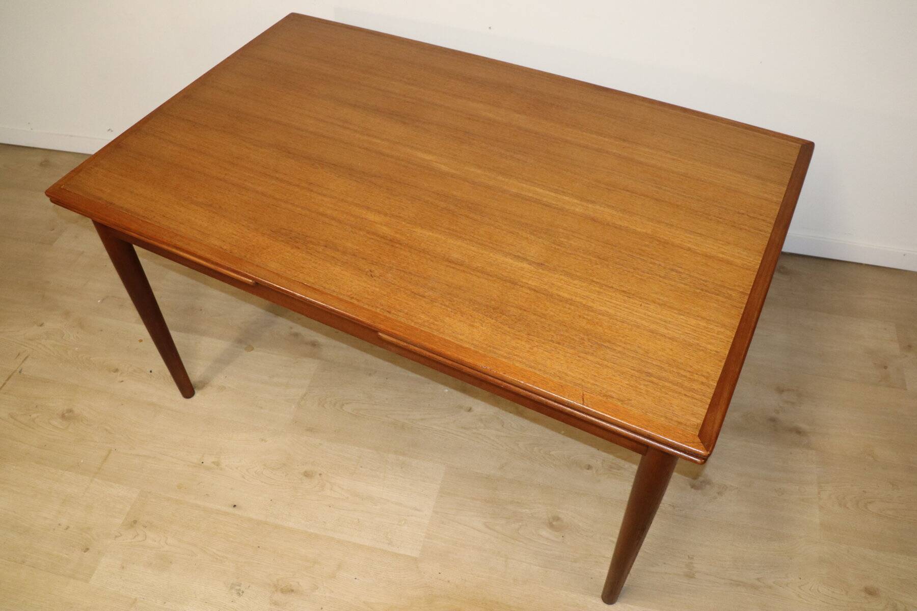 Danish Scandinavian extendable dining table in teak, 1960.