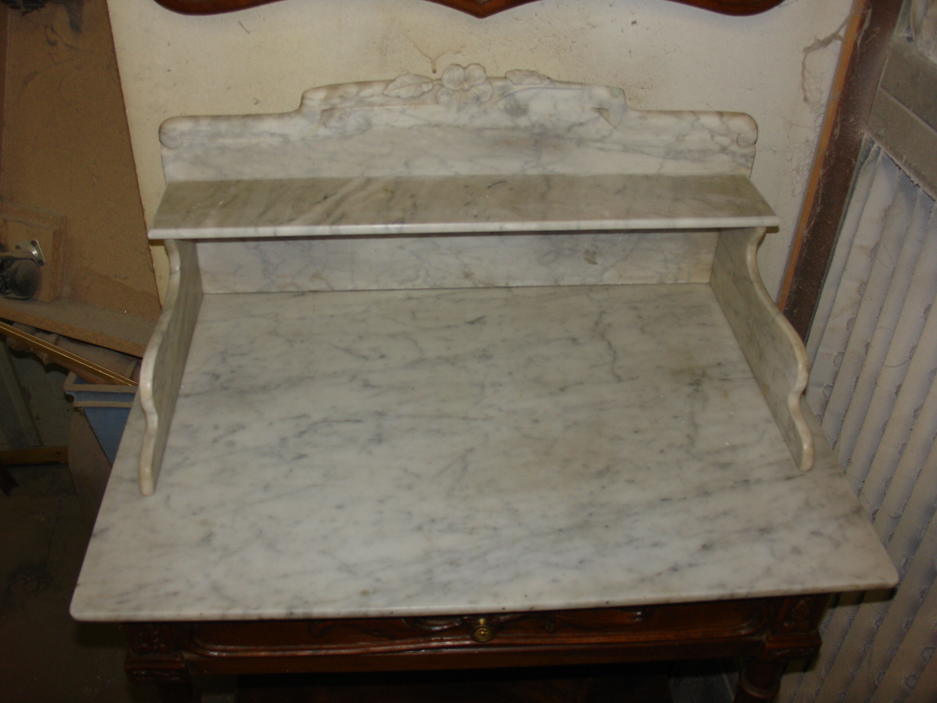 Dressing table and mirror in walnut, circa 1880
