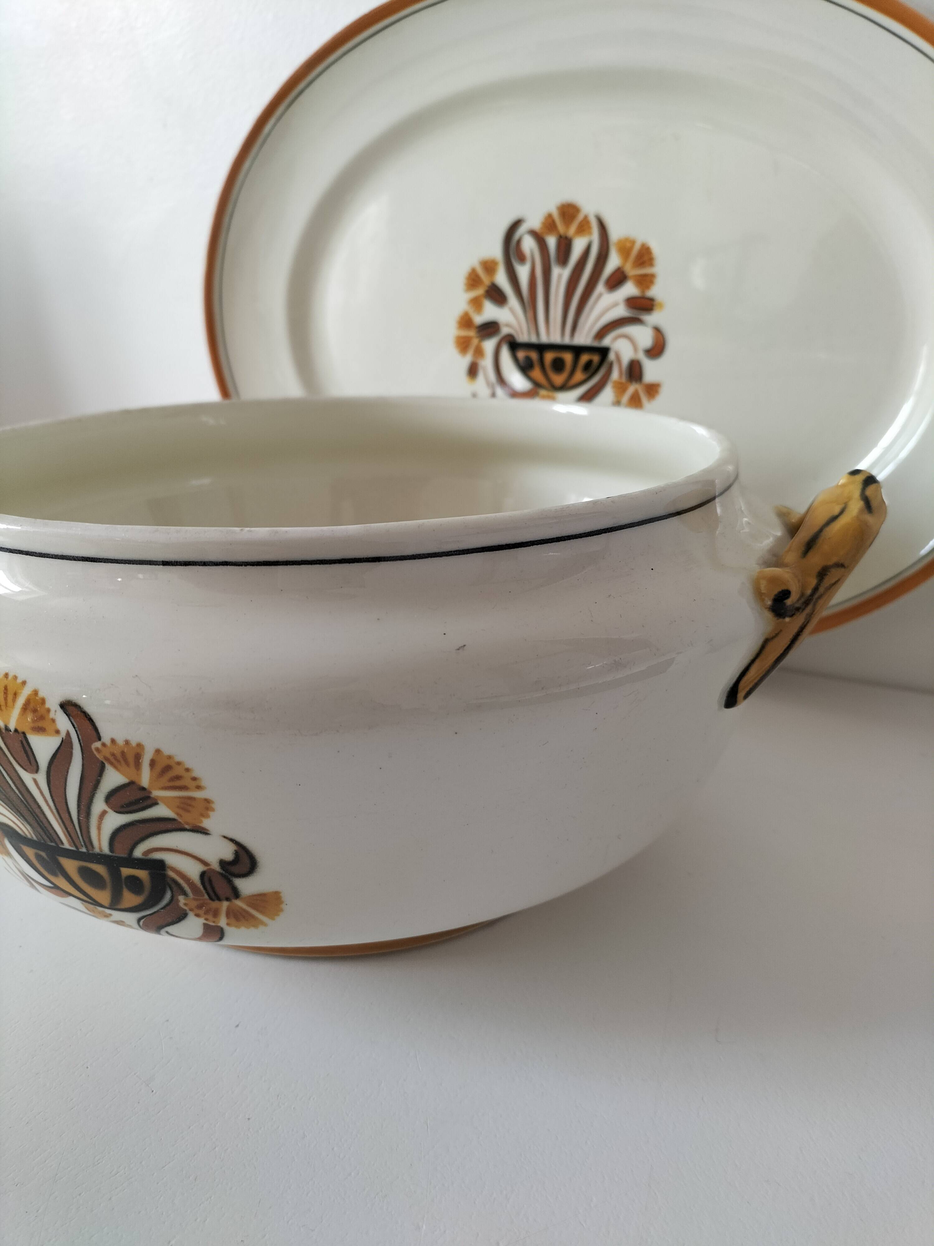 Pair of earthenware plates from Creil and Montereau, decorated with carnations, 1876-1920