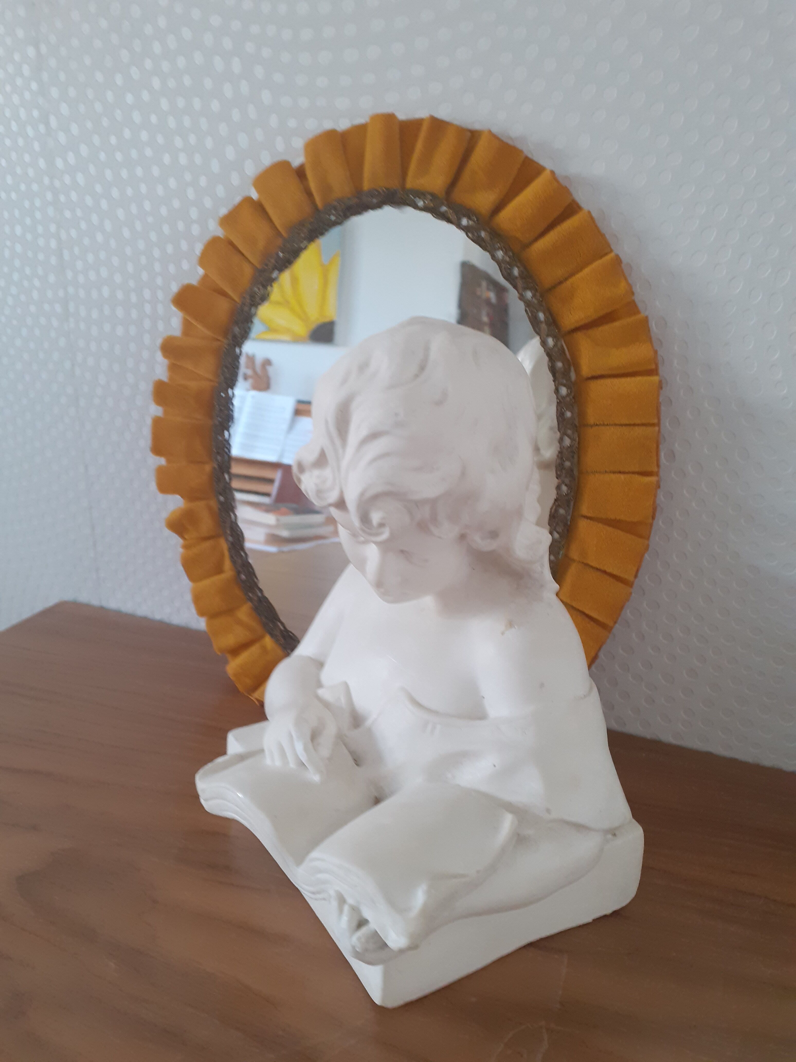 Miroir ovale vintage couleur mirabelle