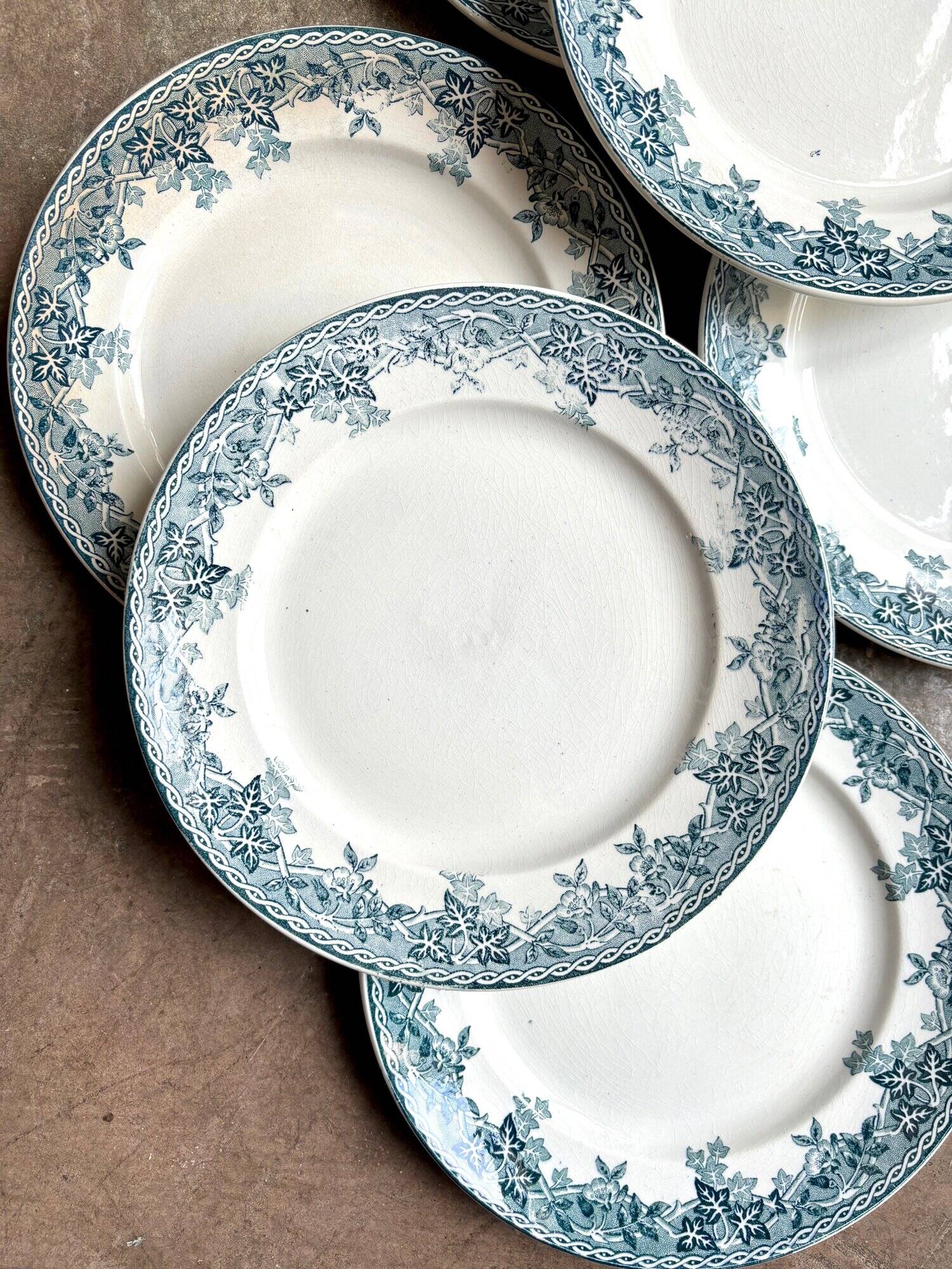6 Moulin des Loups flat plates in iron clay, “Summer” service