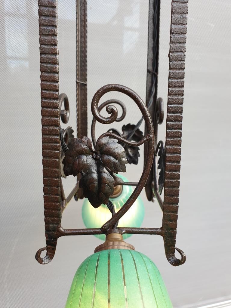 Art Deco chandelier 1930 in leafy wrought iron with 2 green tulip lights