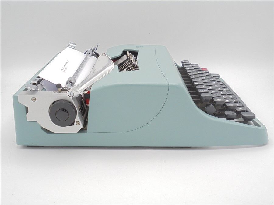 Machine à écrire Olivetti Lettera 32