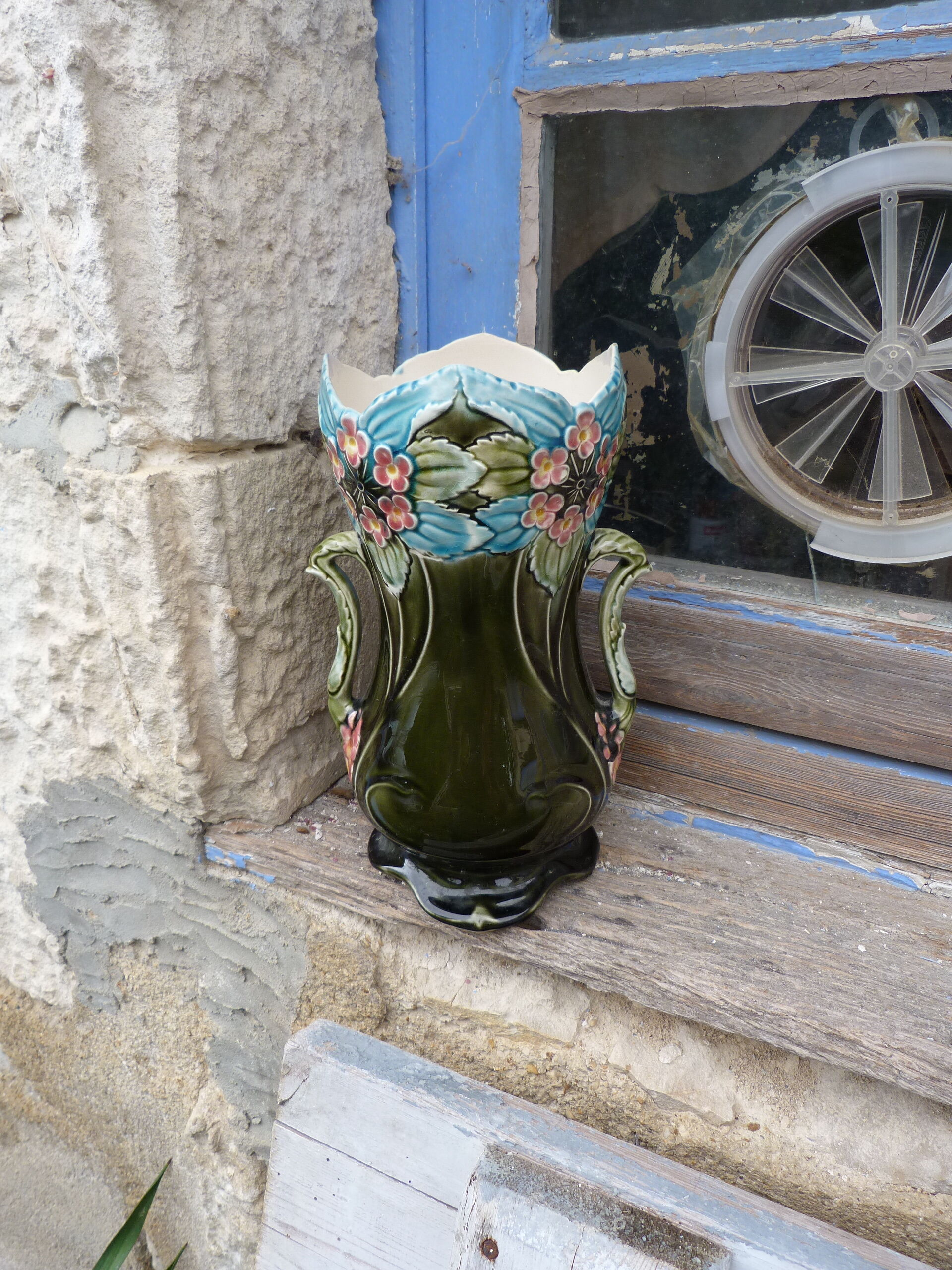 Vase Art nouveau en barbotine De Bruyn Fives Lille