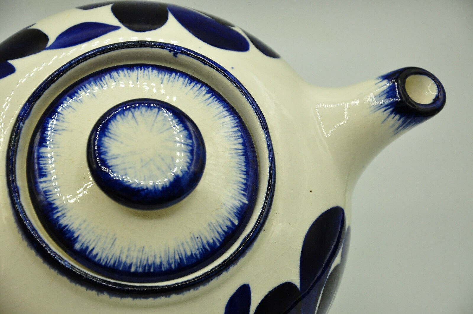 A teapot and sugar set by saline Thebes deco vinatage séventies collect.