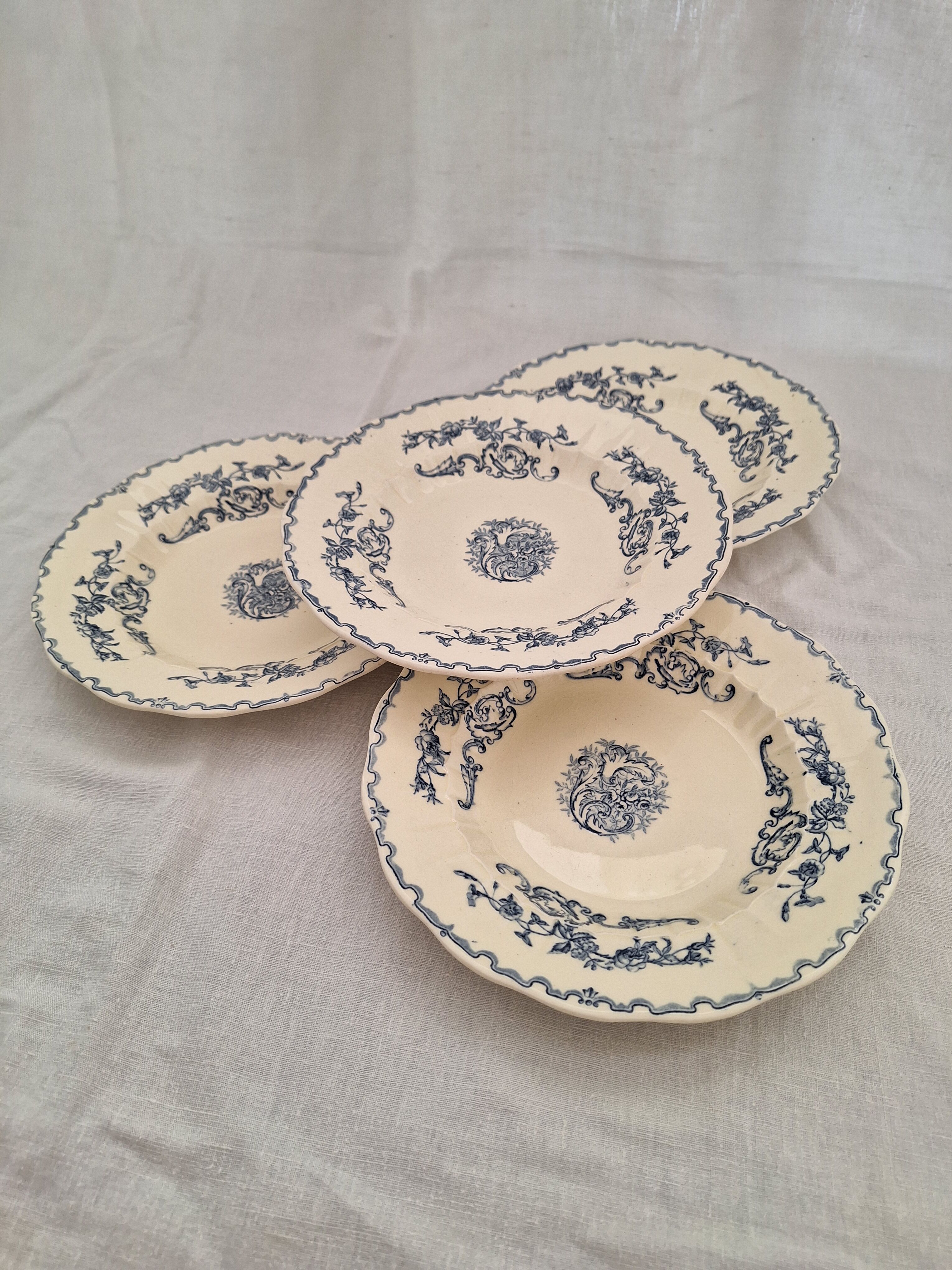 Vintage hollow plates HC Moscow