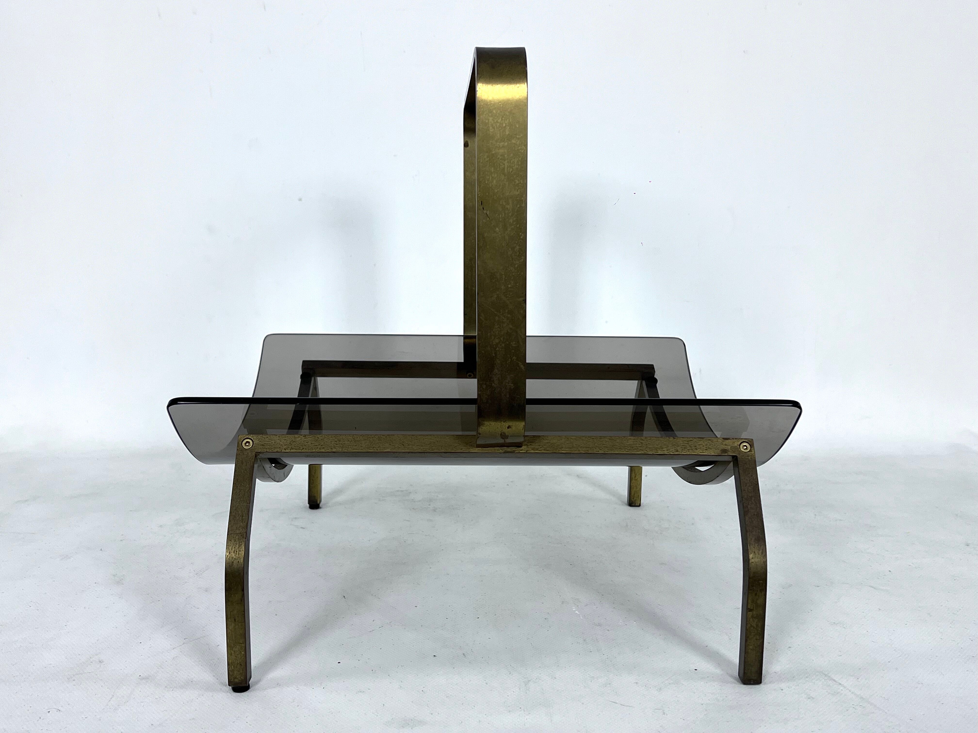 Fontana Arte, Mid-Century brass and curved glass magazine holder. Italy 1960s