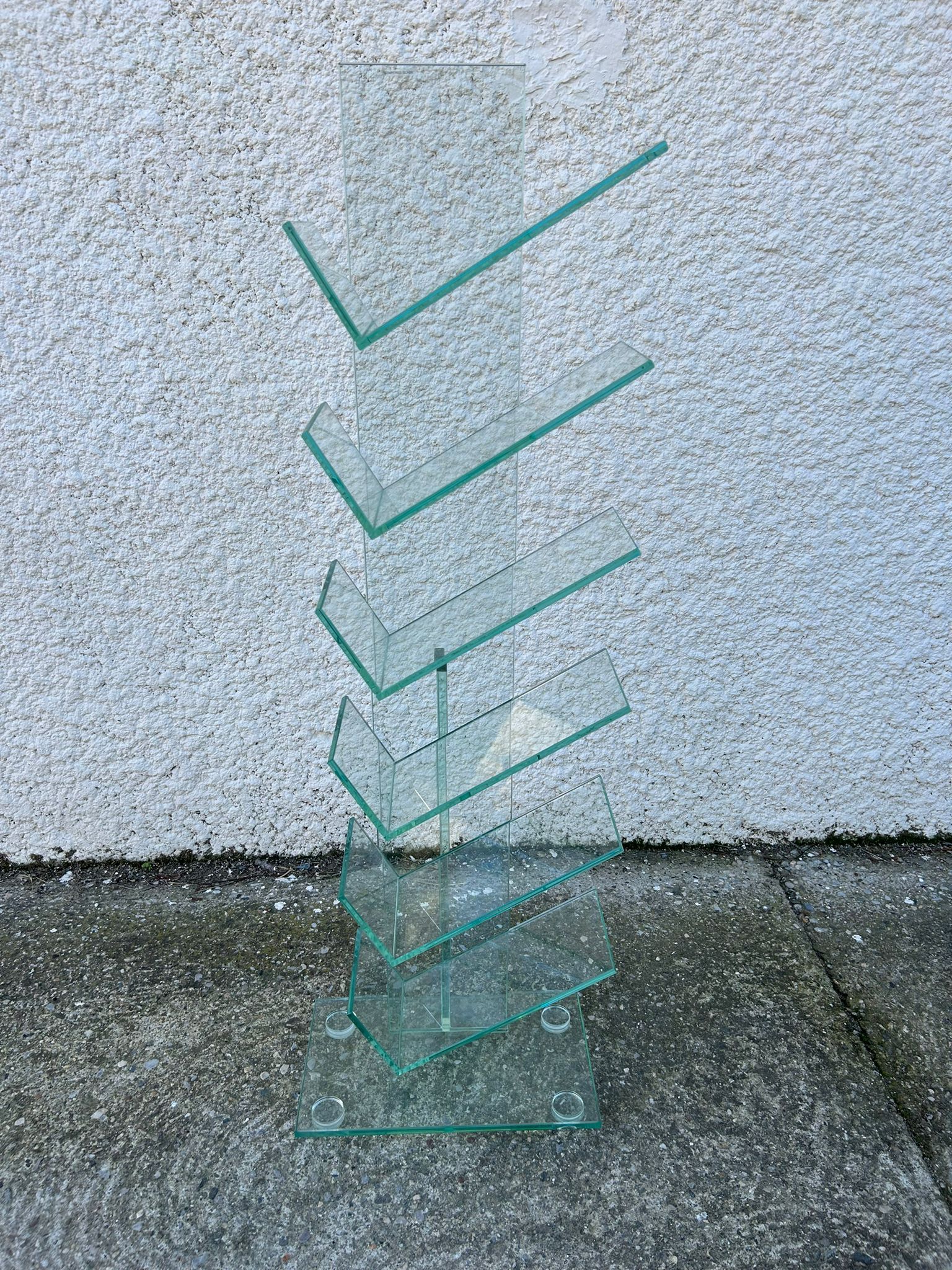 Range cd ou livre en verre