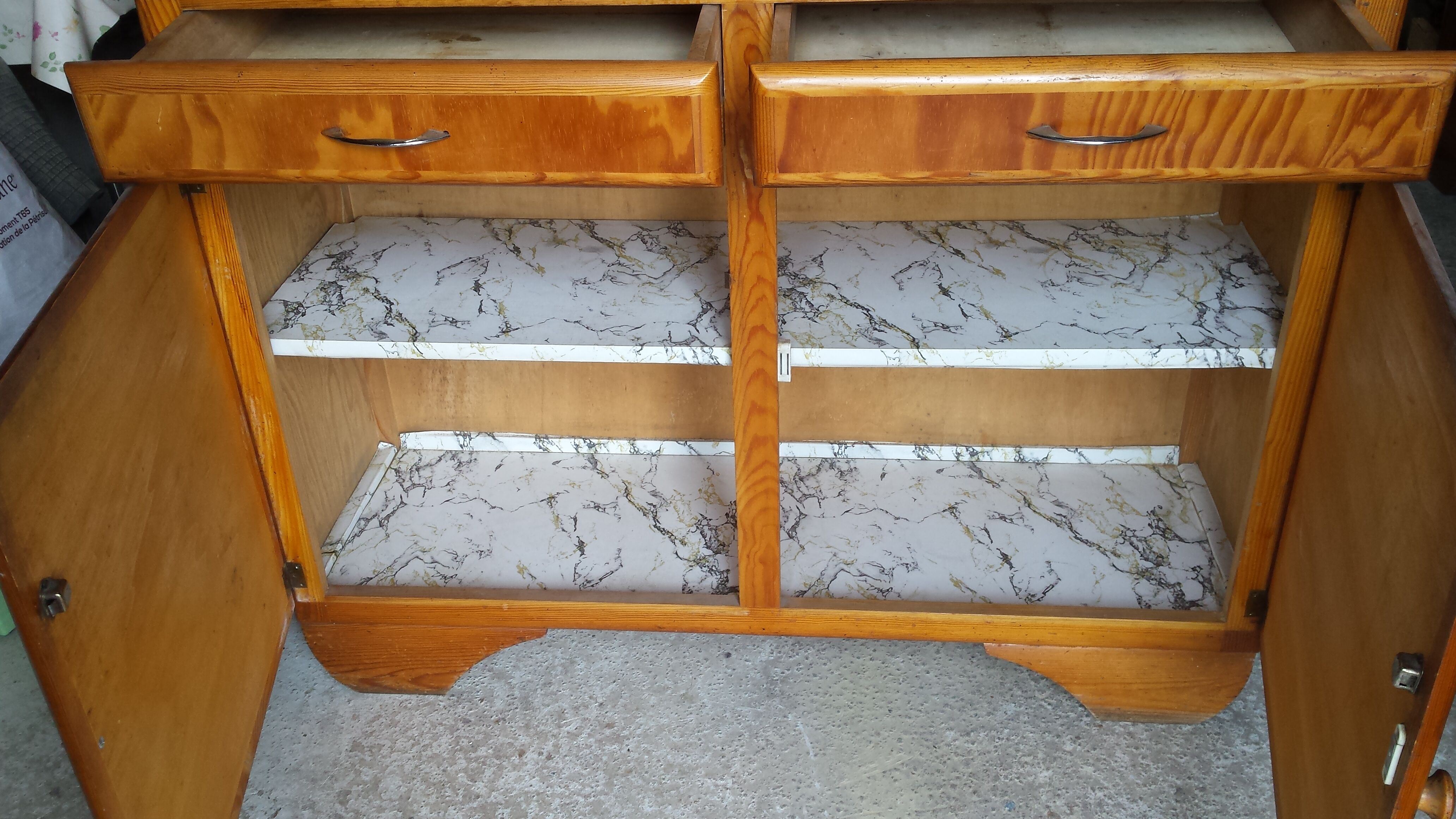 Mado low buffet, green balatum tray