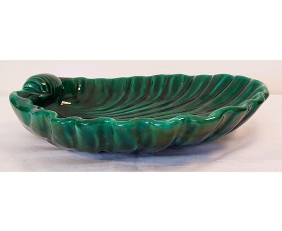 Empty shell pocket St James 50's