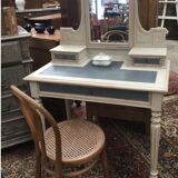 Old dresser with beveled mirror, 'flipping' and 3 drawers