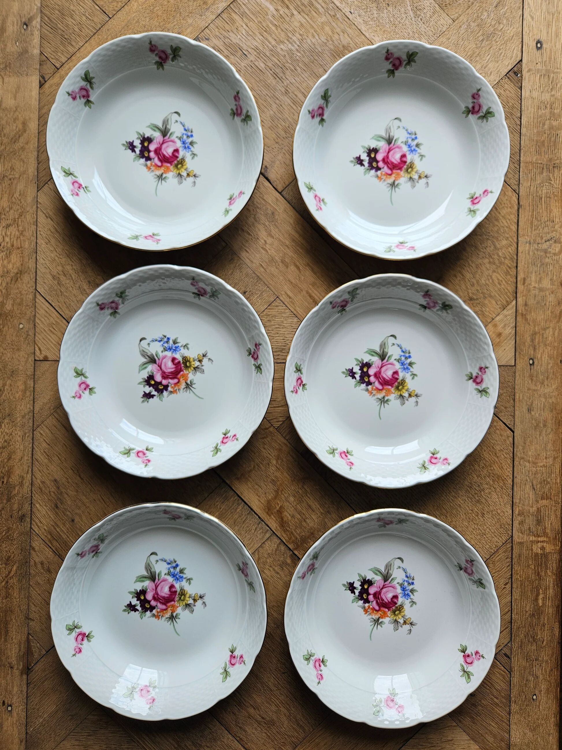 Assiettes creuses en porcelaine de Bohême
