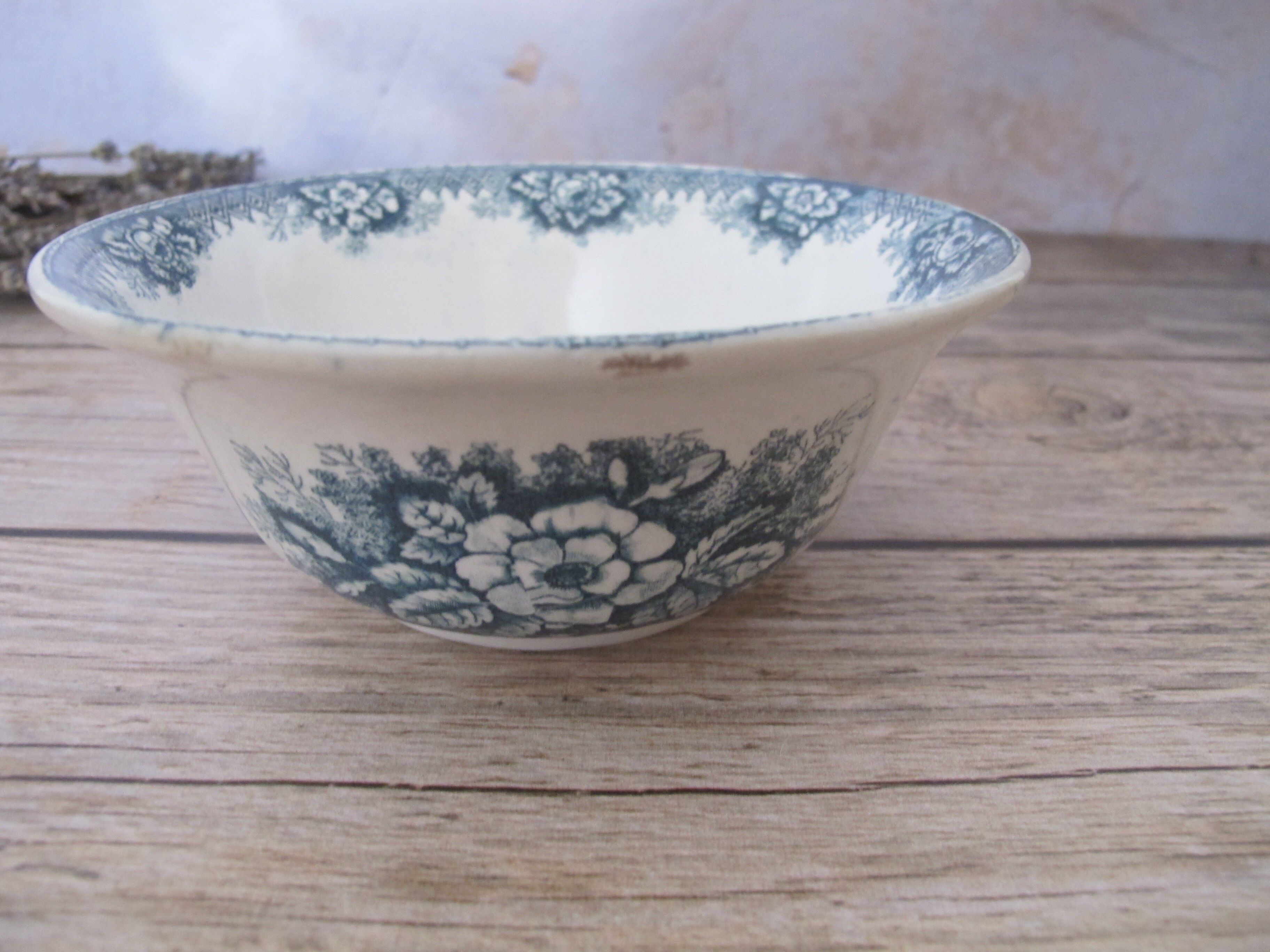 Small cut in iron earth