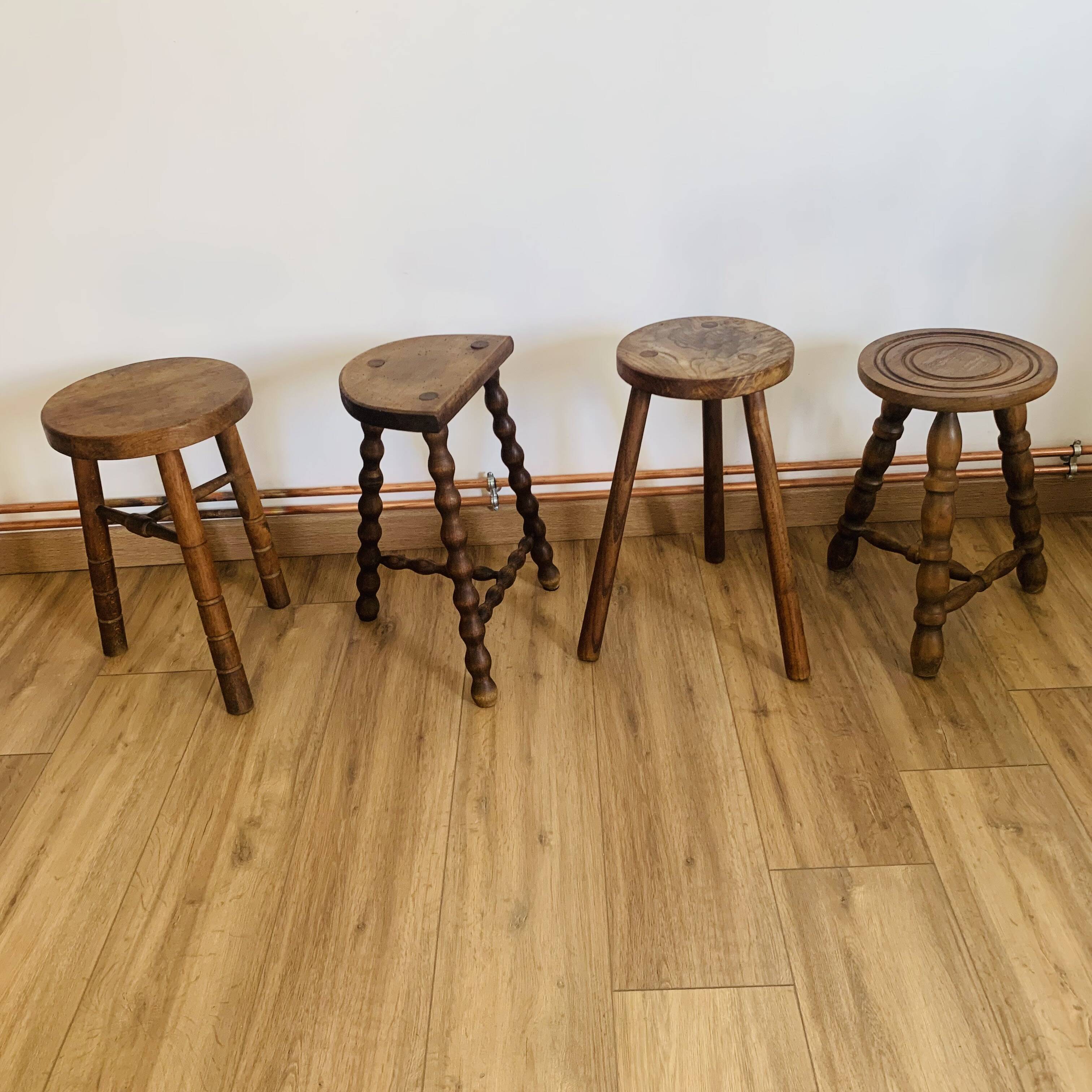 Ensemble de 4 tabourets tripodes