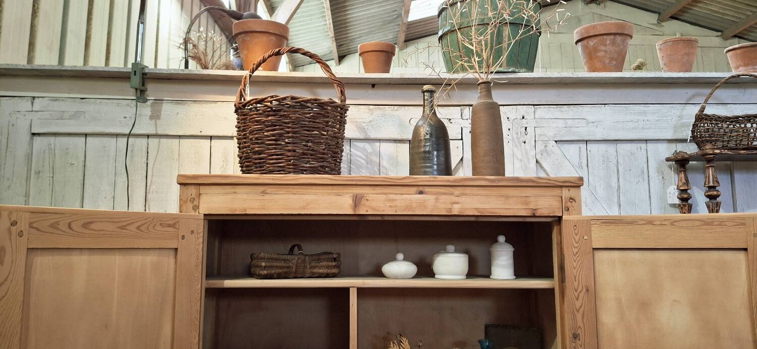 Armoire vintage