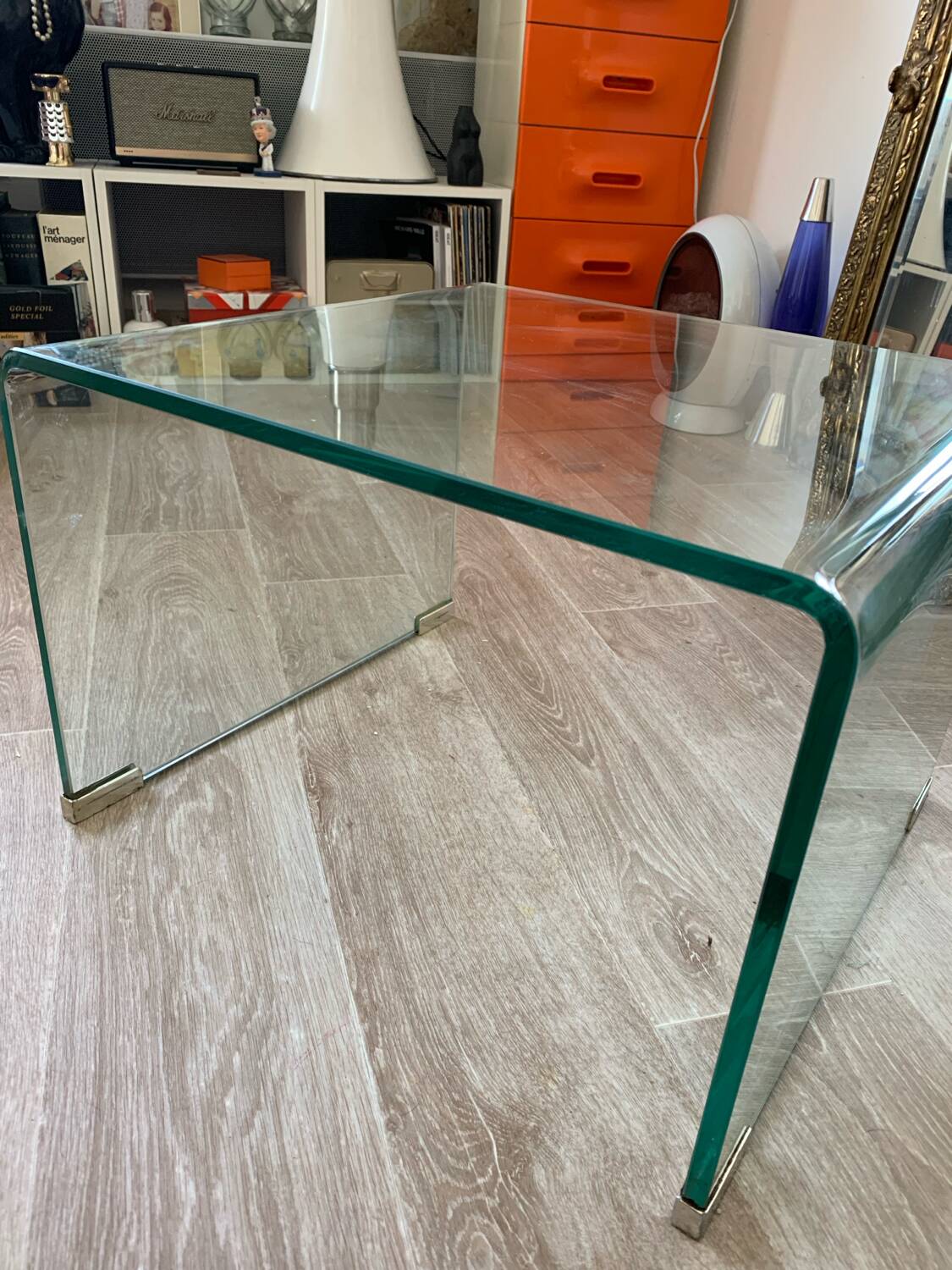Curved glass coffee table