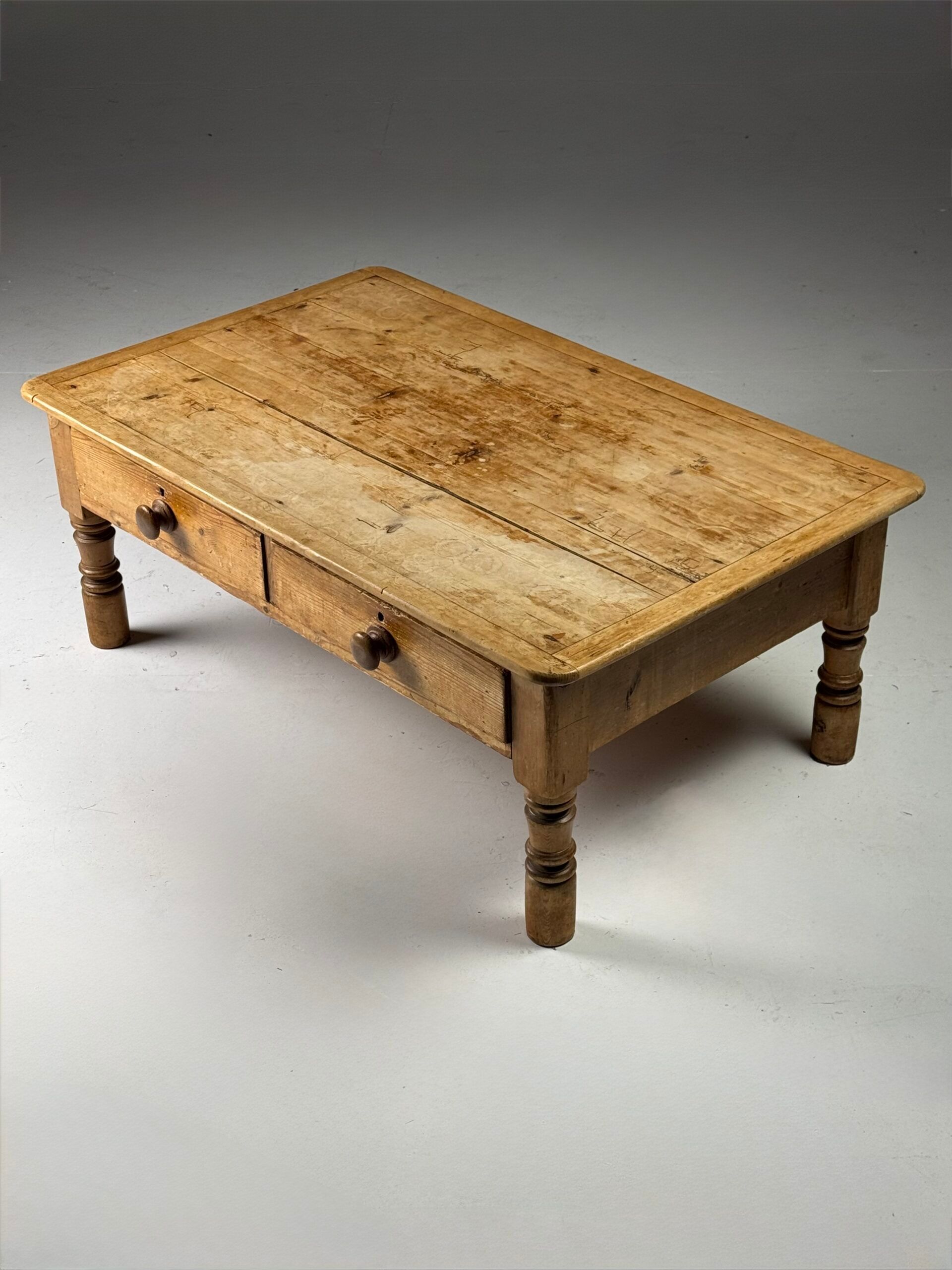 English coffee table 19th century pine