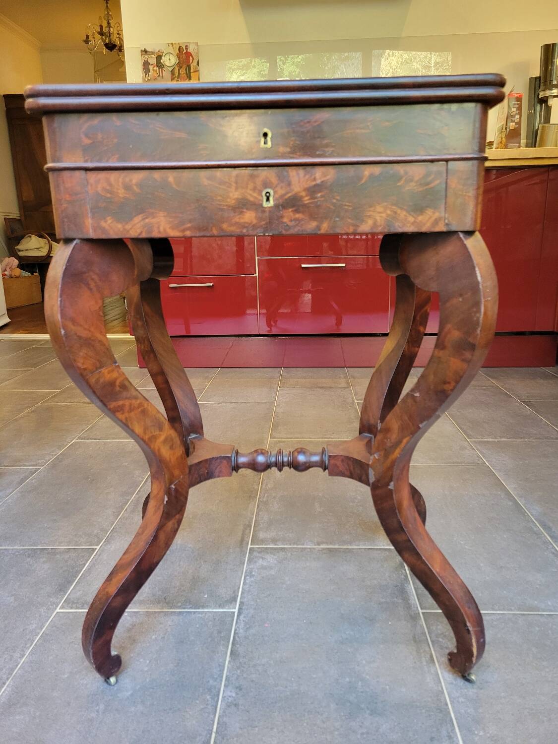 Coiffeuse en ronce d'acajou, époque Restauration, vers 1820