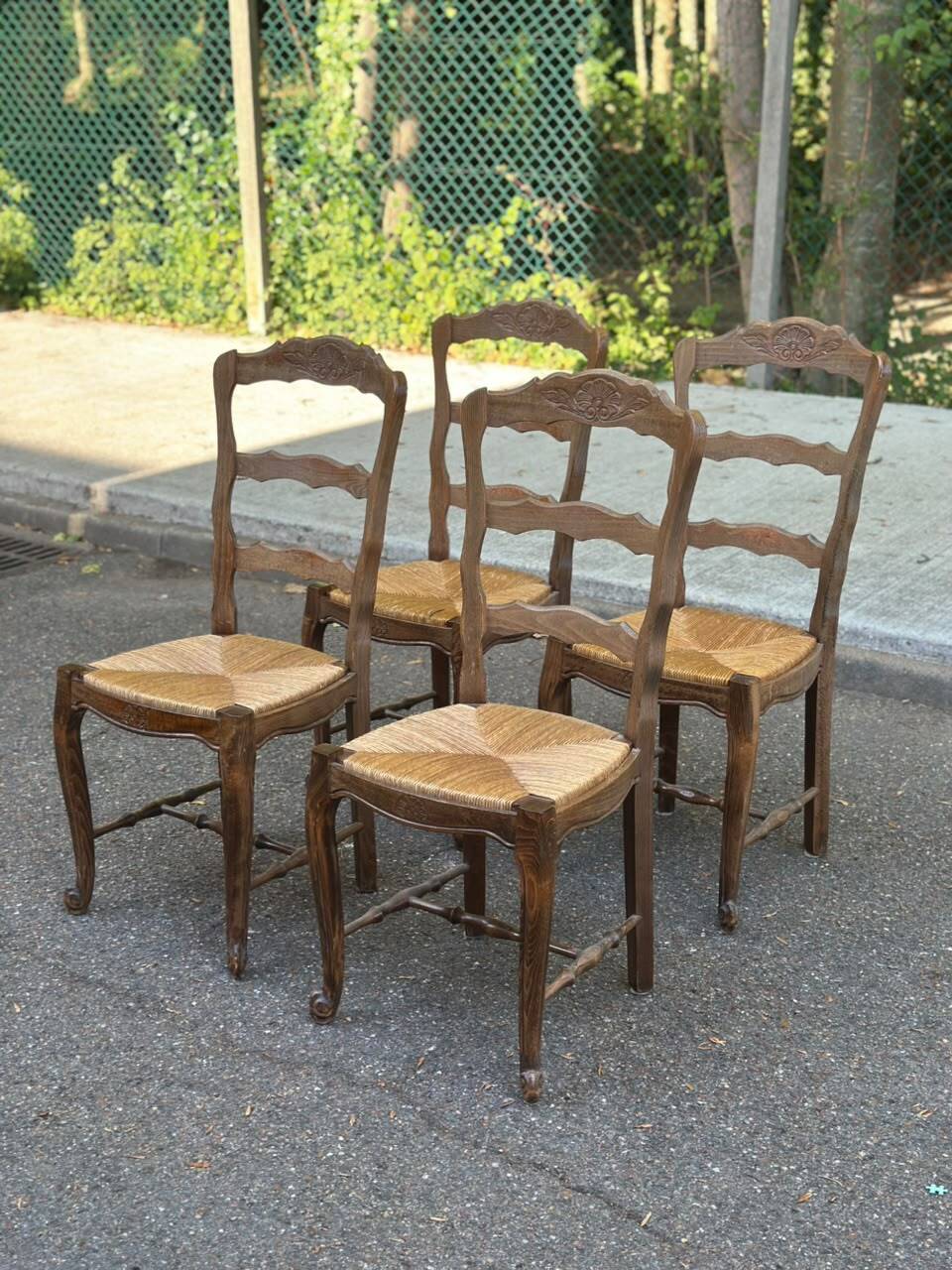 Set of 4 vintage BAUMANN chairs in oak and straw – Authentic