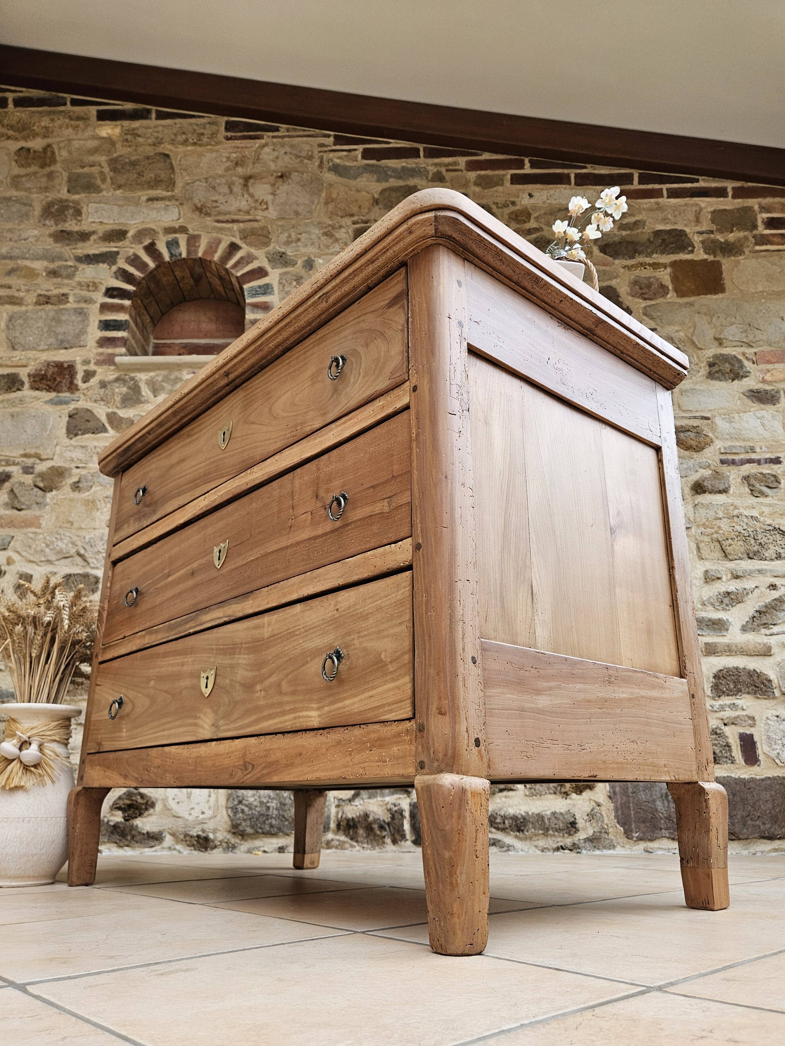 Antique chest of drawers