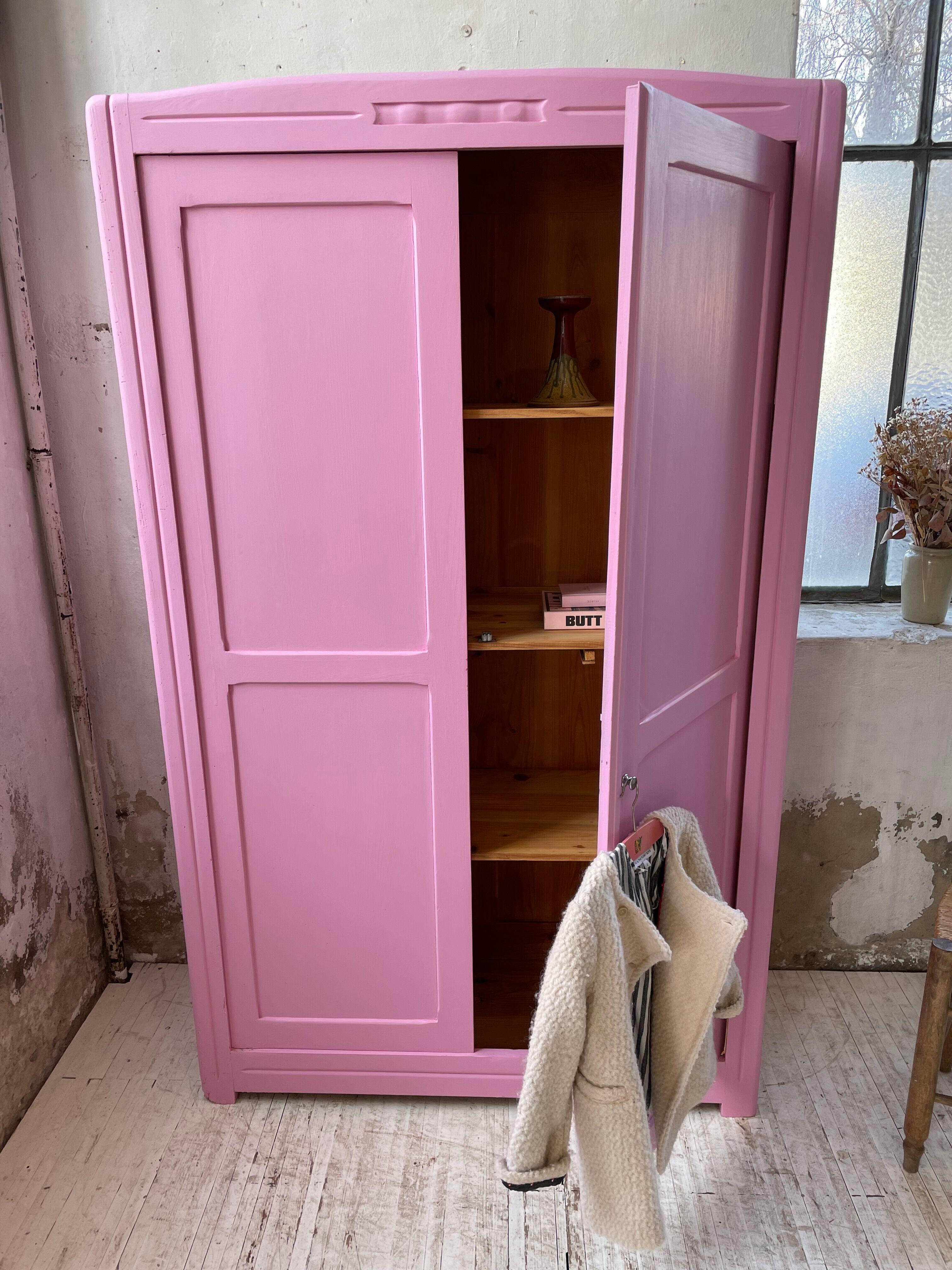 Pink knitted cabinet