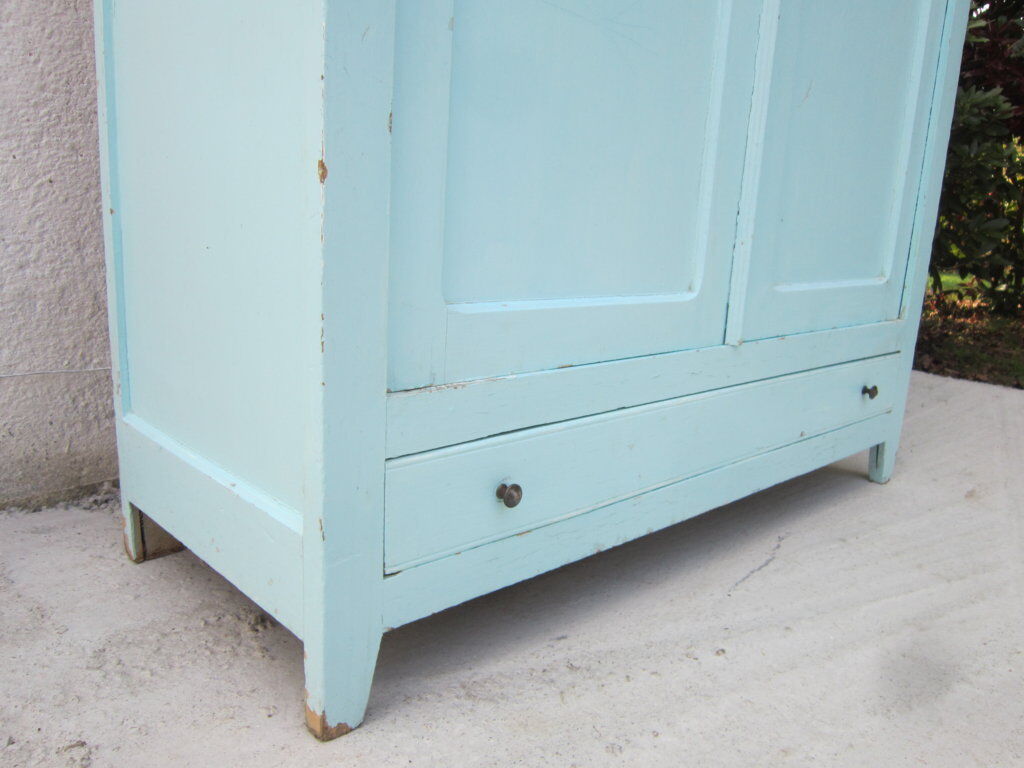 Small Paris wardrobe