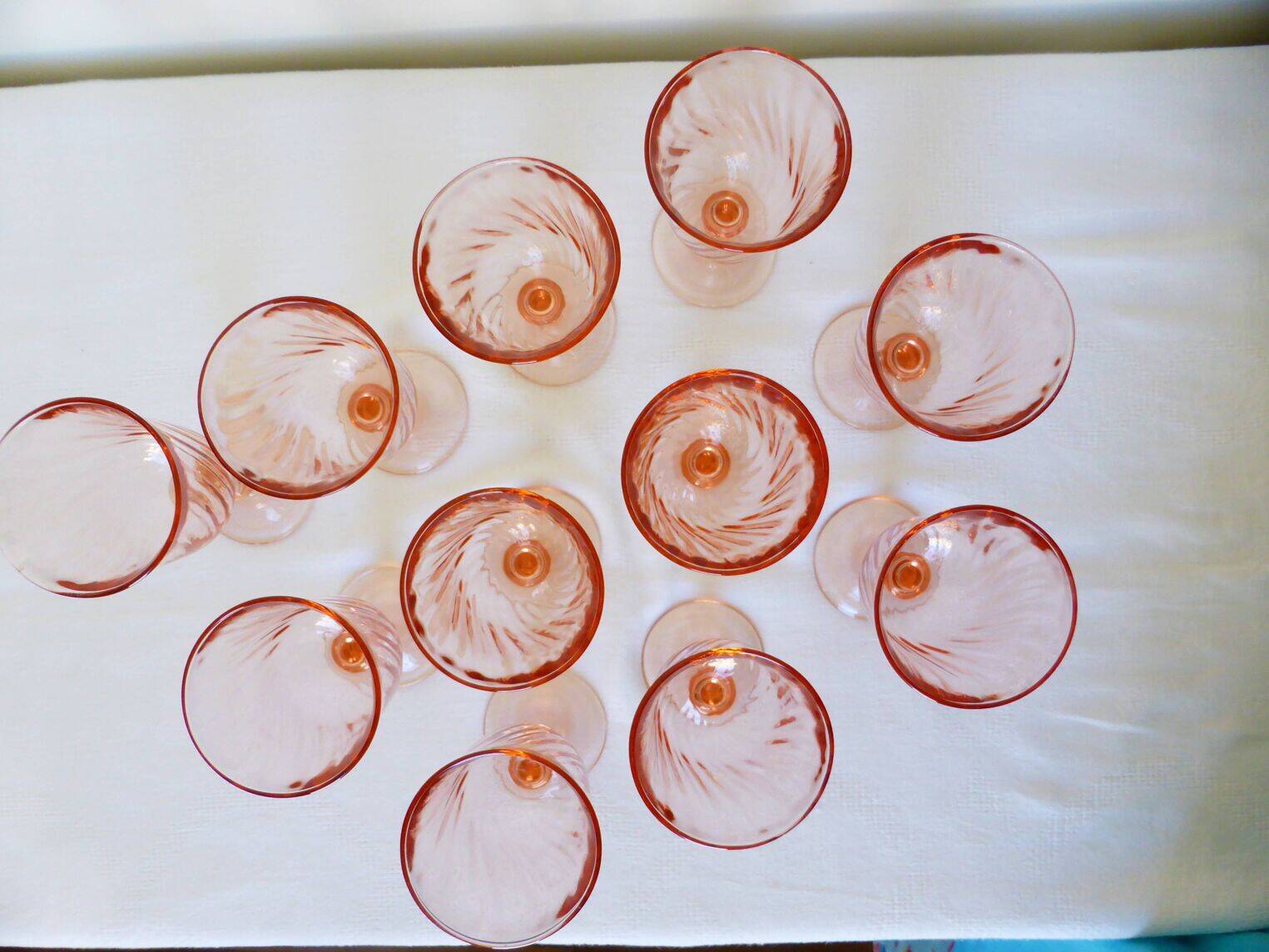 11 Arcoroc Rosaline stemmed glasses in pink glass 2106182