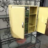 Armoire pharmacie en fer ancienne