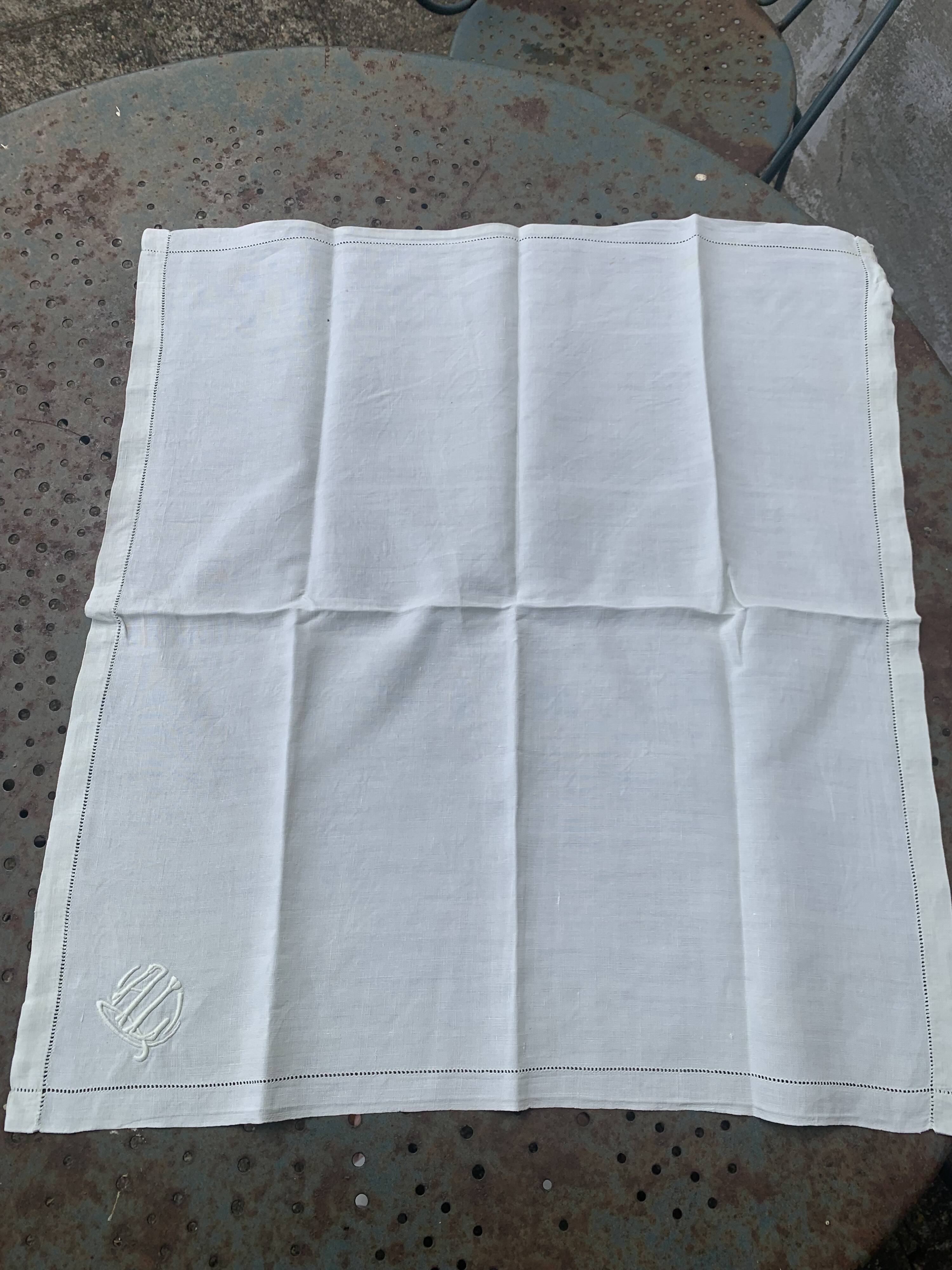 4 pastel yellow linen napkins, embroidered, AL monograms