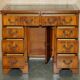 Bureau à deux caissons en bois de if frisé et cuir