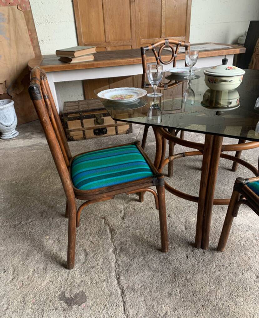 Table et chaises en rotin années 70-80