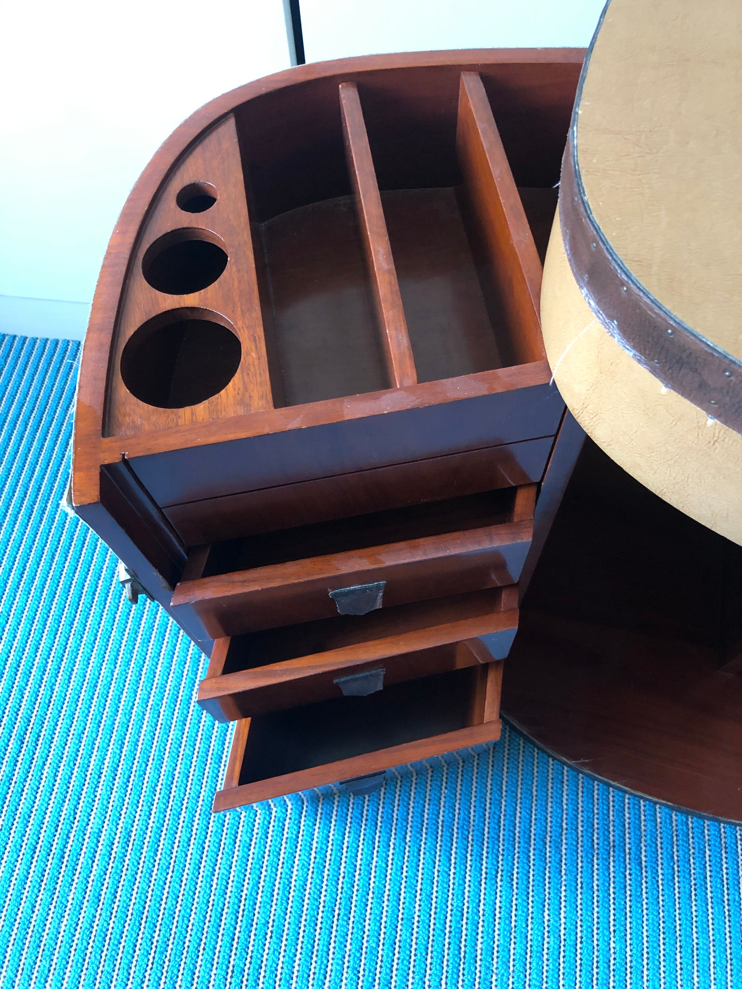 Travel dressing table