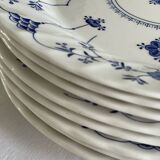 8 English dinner plates